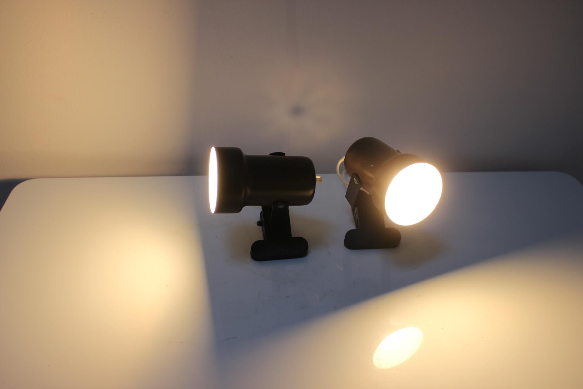 Mid-Century Modern Paire de lampes de table attachables avec un clip, années 1970, Tchécoslovaquie en vente