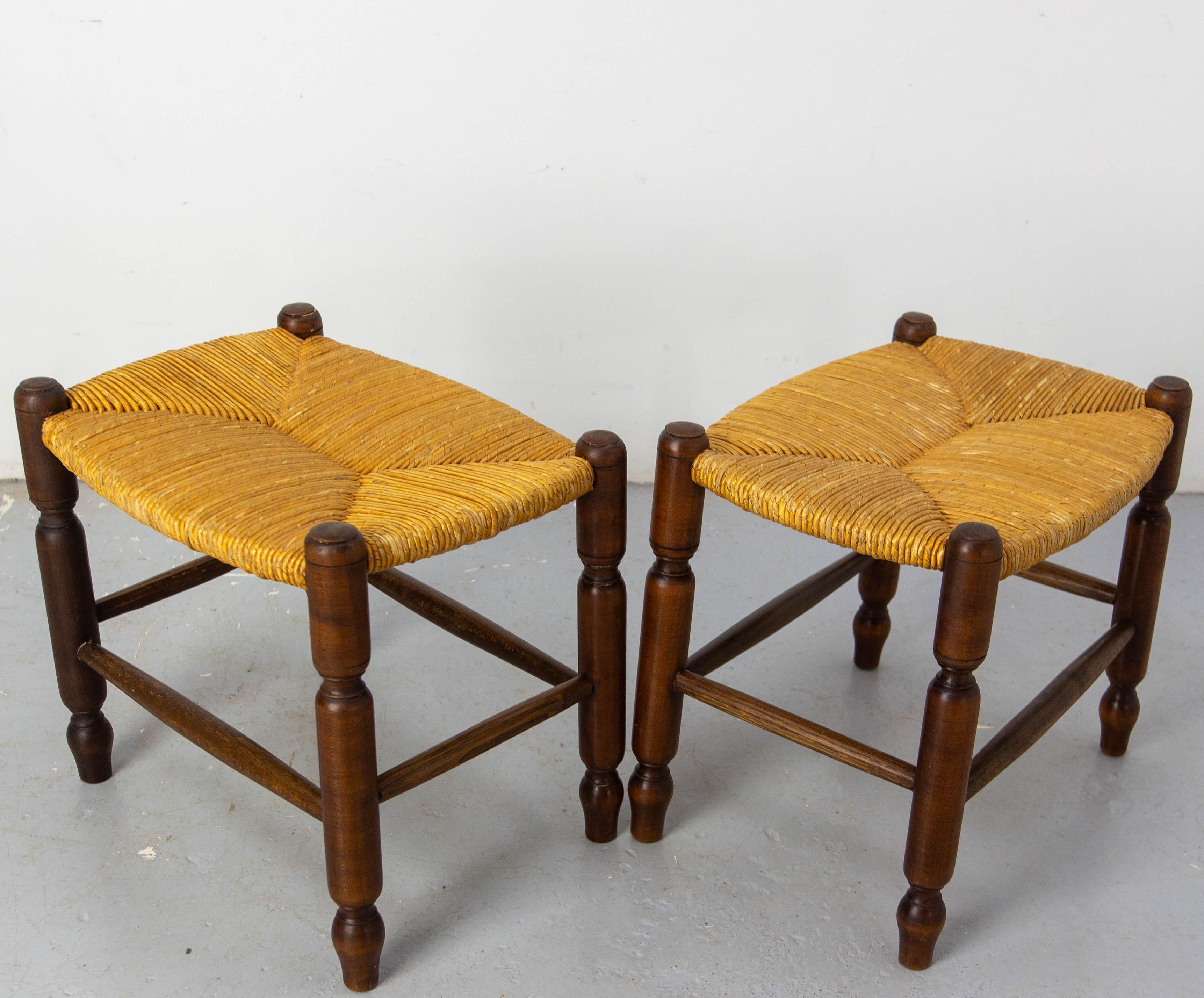 Pair of Two Cherrywood & Staw Stools, circa 1920 In Good Condition For Sale In Labrit, Landes