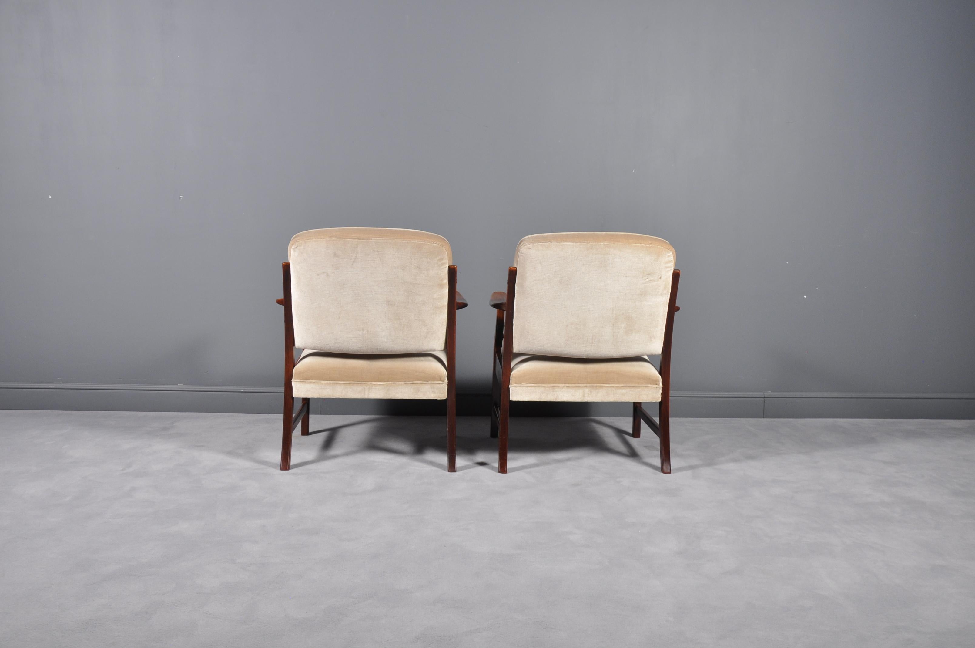 Pair of Two Danish Midcentury Modern Arm Dining Chairs, 1960s In Good Condition For Sale In Bucharest, RO