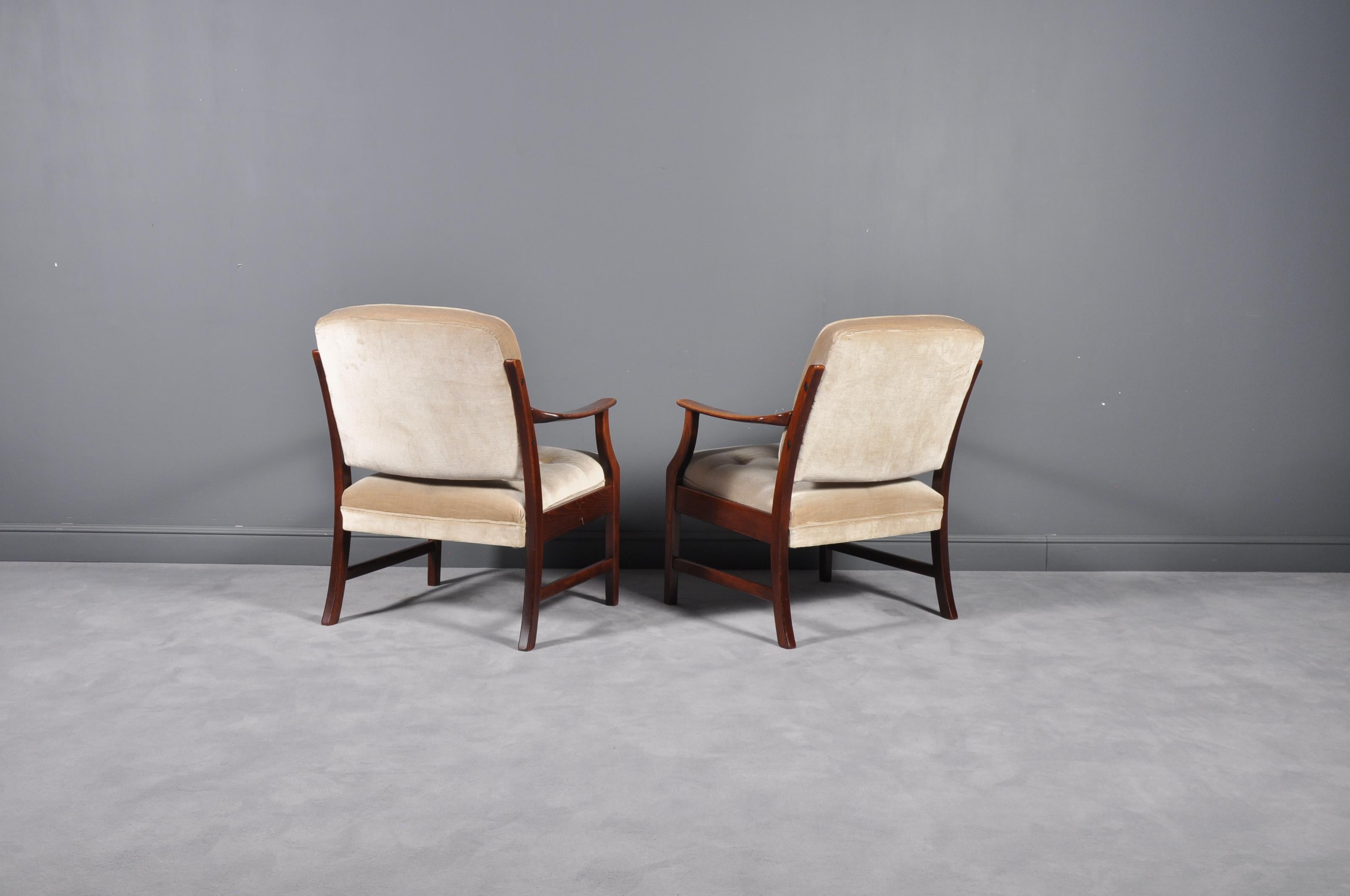 Mid-20th Century Pair of Two Danish Midcentury Modern Arm Dining Chairs, 1960s For Sale