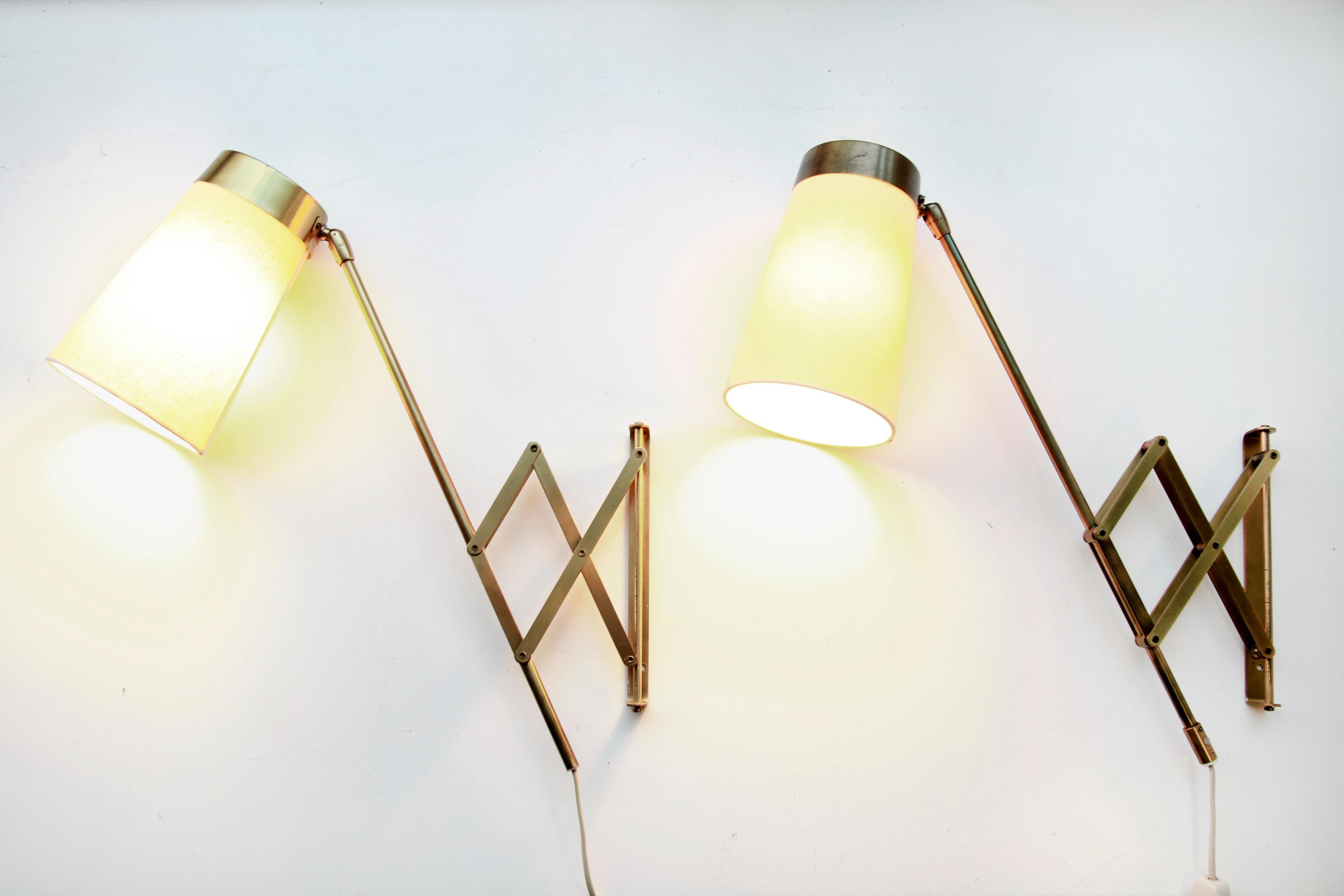 Pair of Two Danish Scissor Wall Lamps by T.H. Valentiner, Copenhagen, 1950s In Good Condition In Amsterdam, Noord Holland