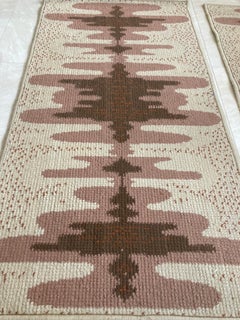 Coppia di due tappeti organici di design in stile scandinavo, anni '70 / Cecoslovacchia