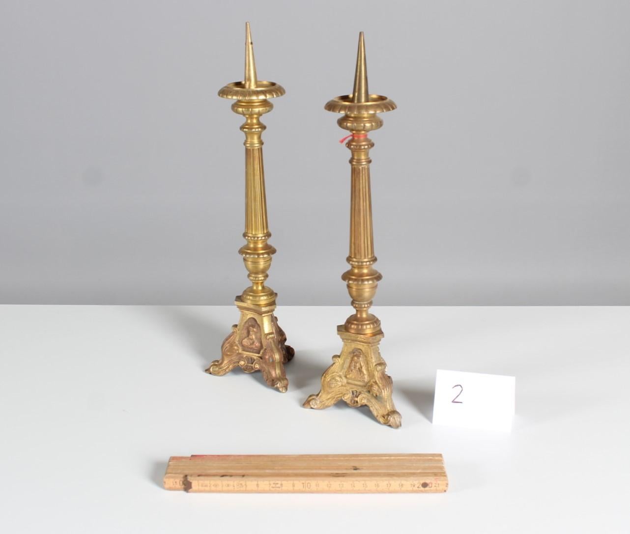 Pair of two beautiful antique candlesticks.
Good condition.