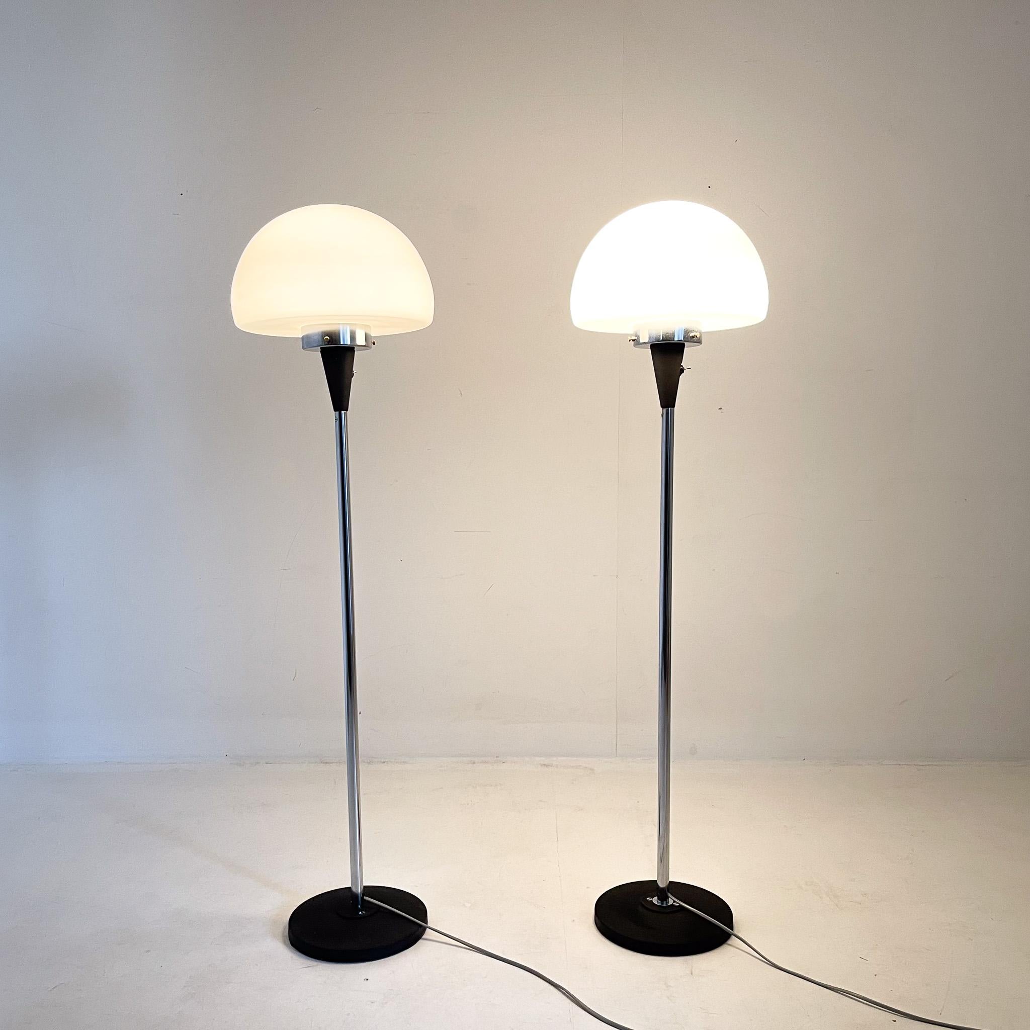 Paire de lampadaires par Jaroslav Bejvl pour Lidokov, années 1960 en vente 3