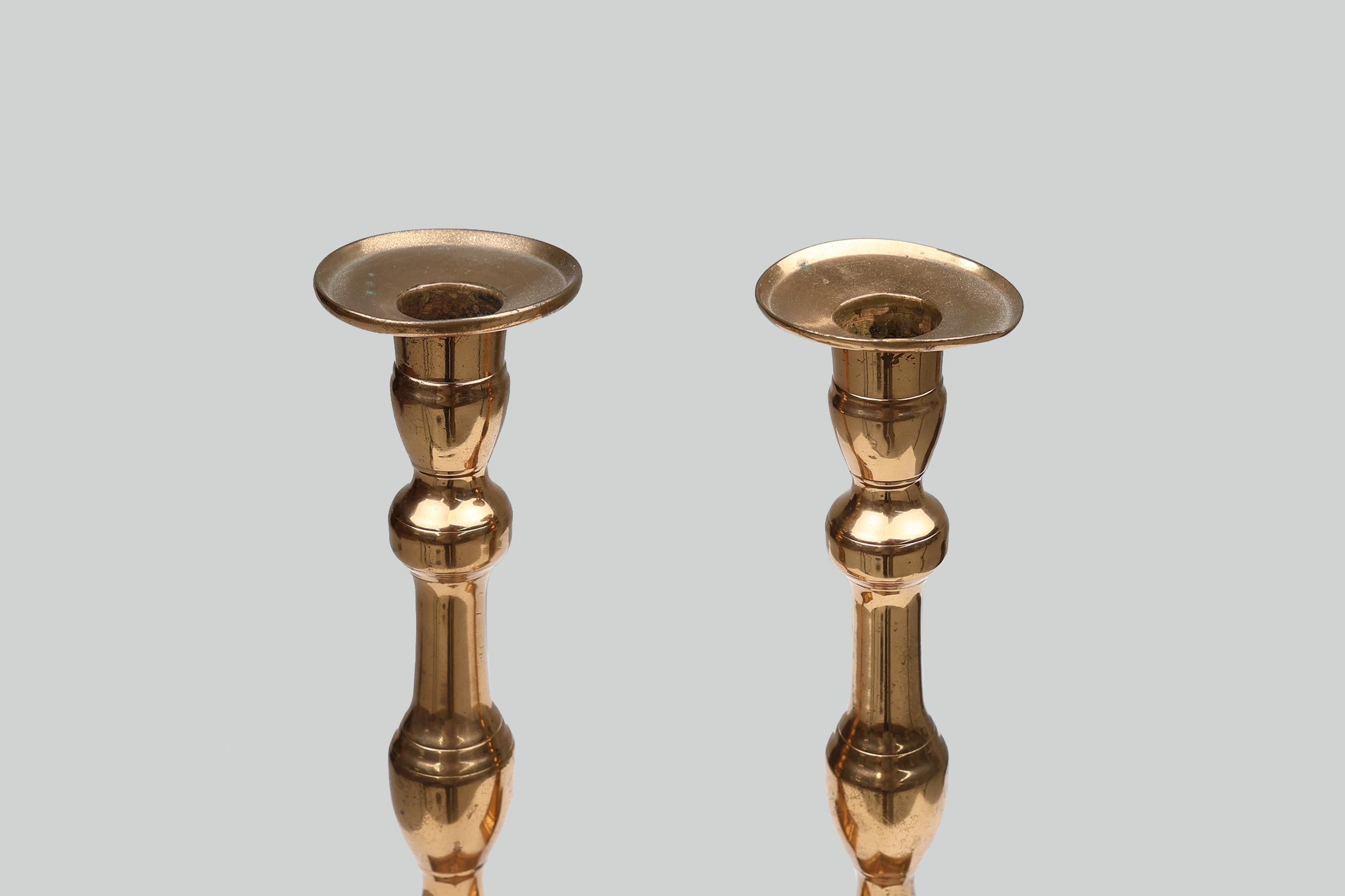 Francese Coppia di due candelieri antichi francesi in bronzo, 1890 ca. in vendita