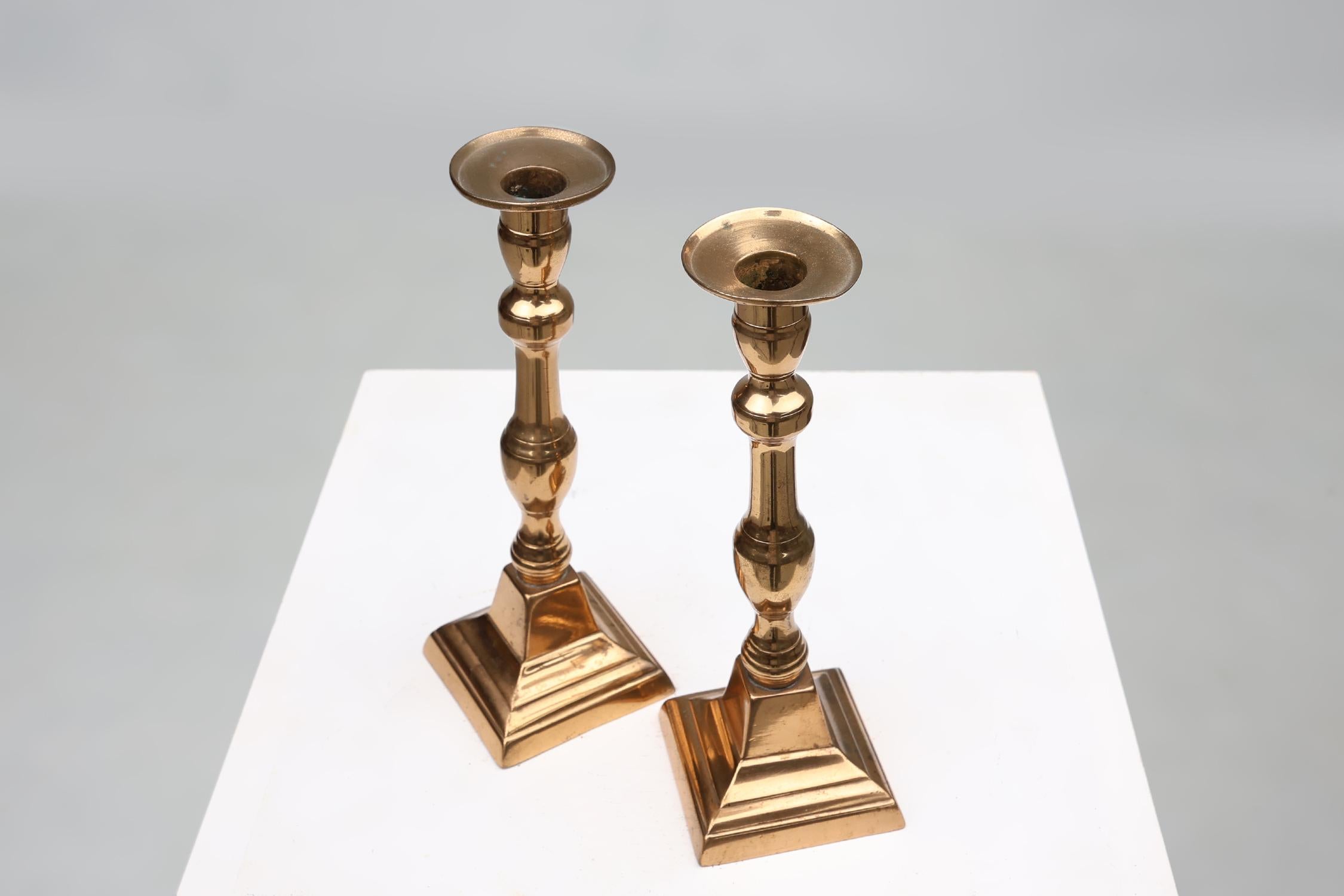 XIX secolo Coppia di due candelieri antichi francesi in bronzo, 1890 ca. in vendita
