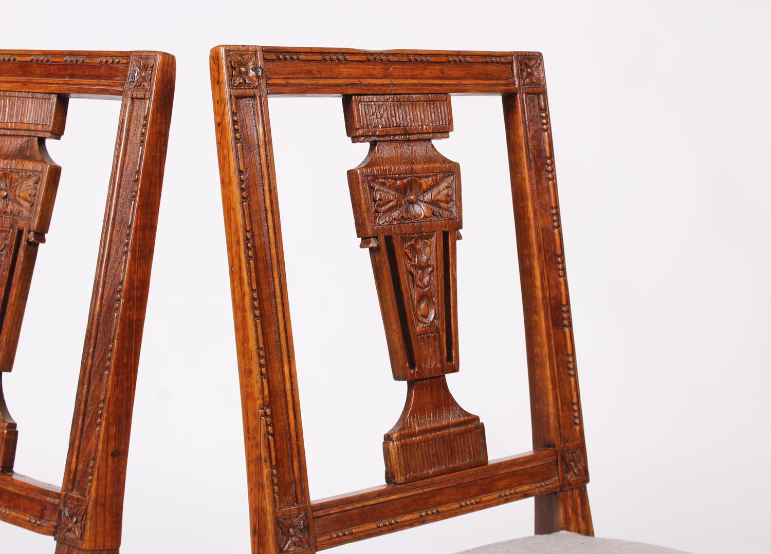 Carved Pair of Two German Louis XVI Chairs, Walnut, Saxonia, Late 18th Century