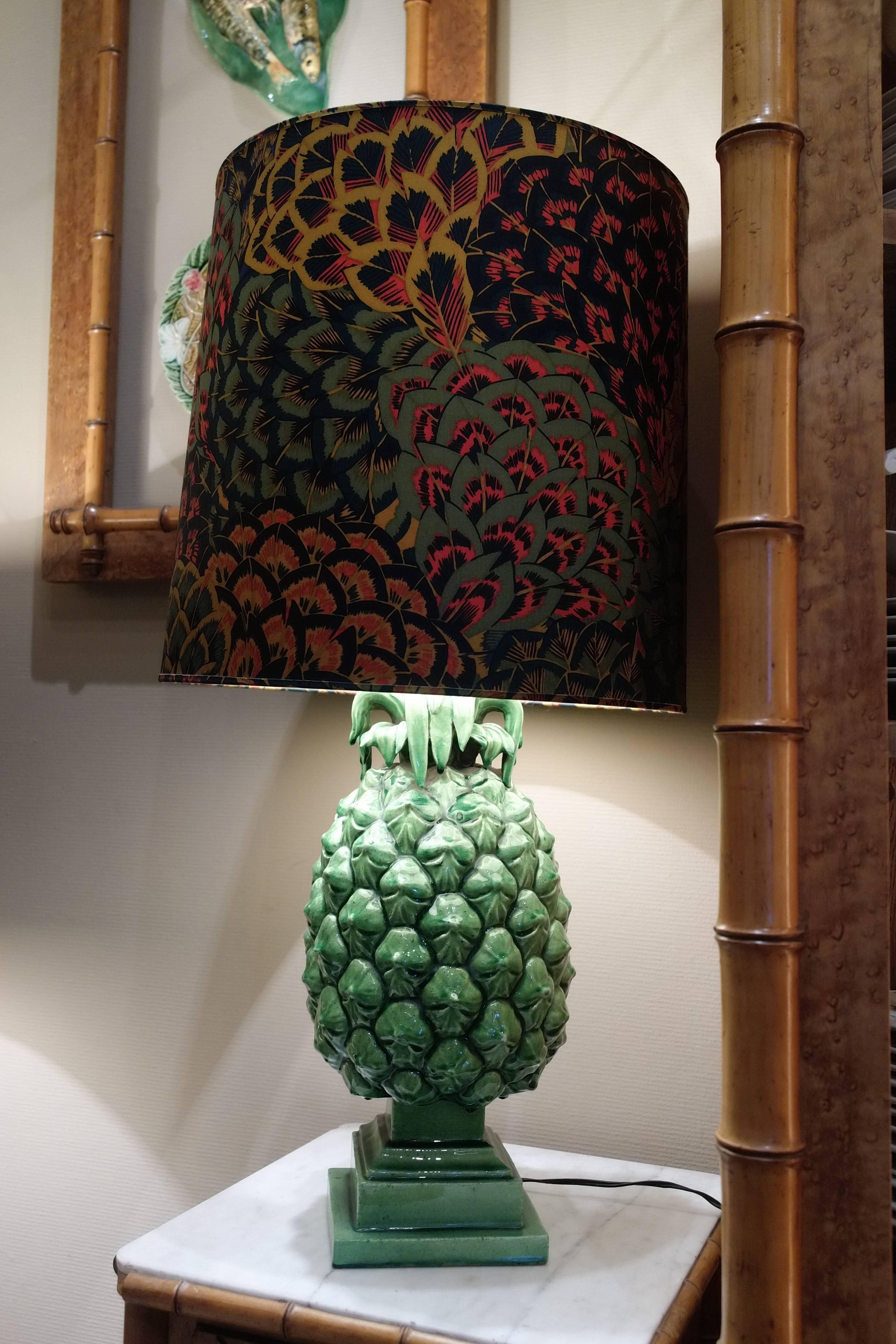 Pair of two fantastic table lamps in the shape of two green pineapples.
Made of enameled ceramic.
These beautiful lamps come from a Brussels mansion (Belgium) and are in perfect condition.

The lampshades are included.

(Height without the