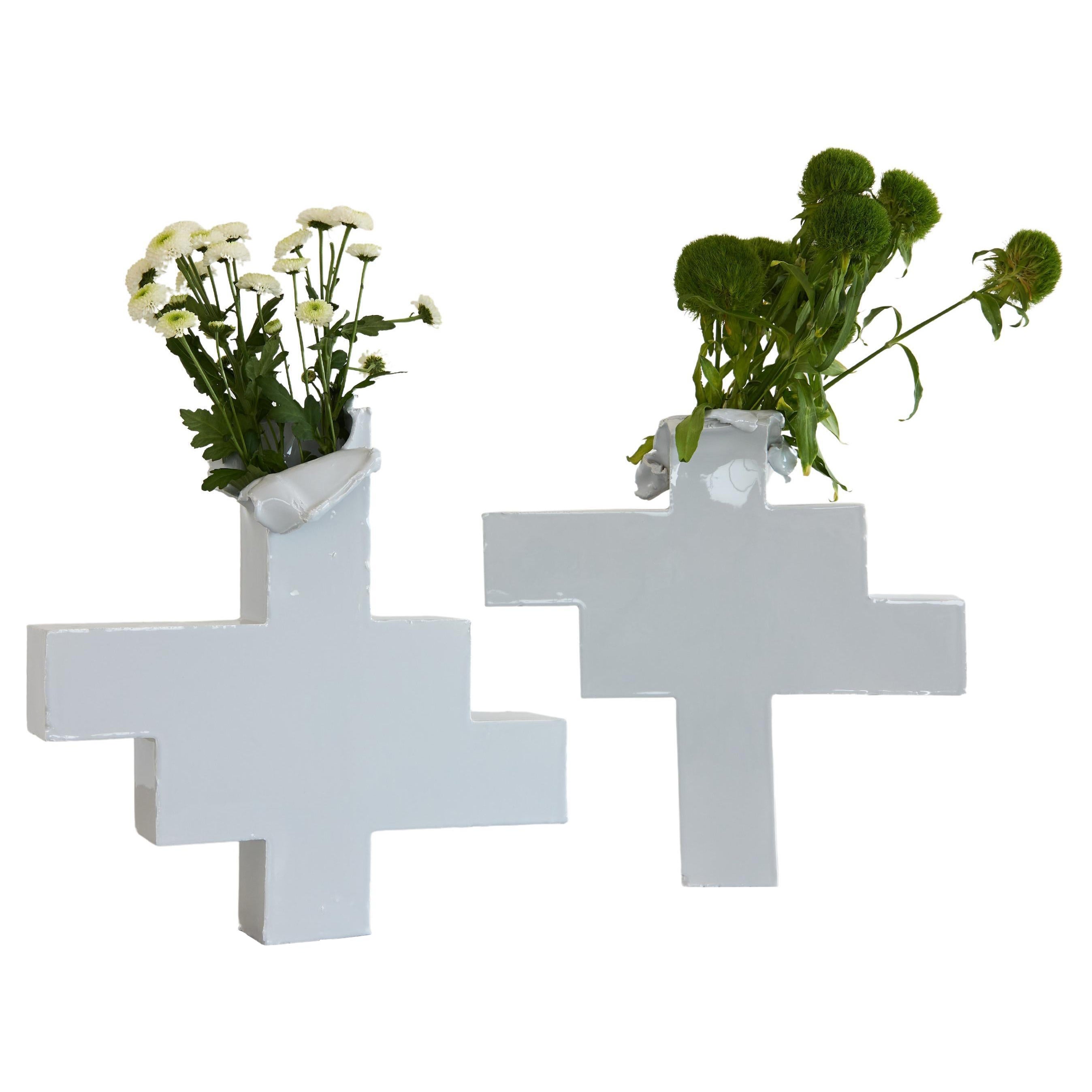 Moderne Paire de vases géométriques en céramique italienne de l'artiste Jenna Basso Pietrobon en vente