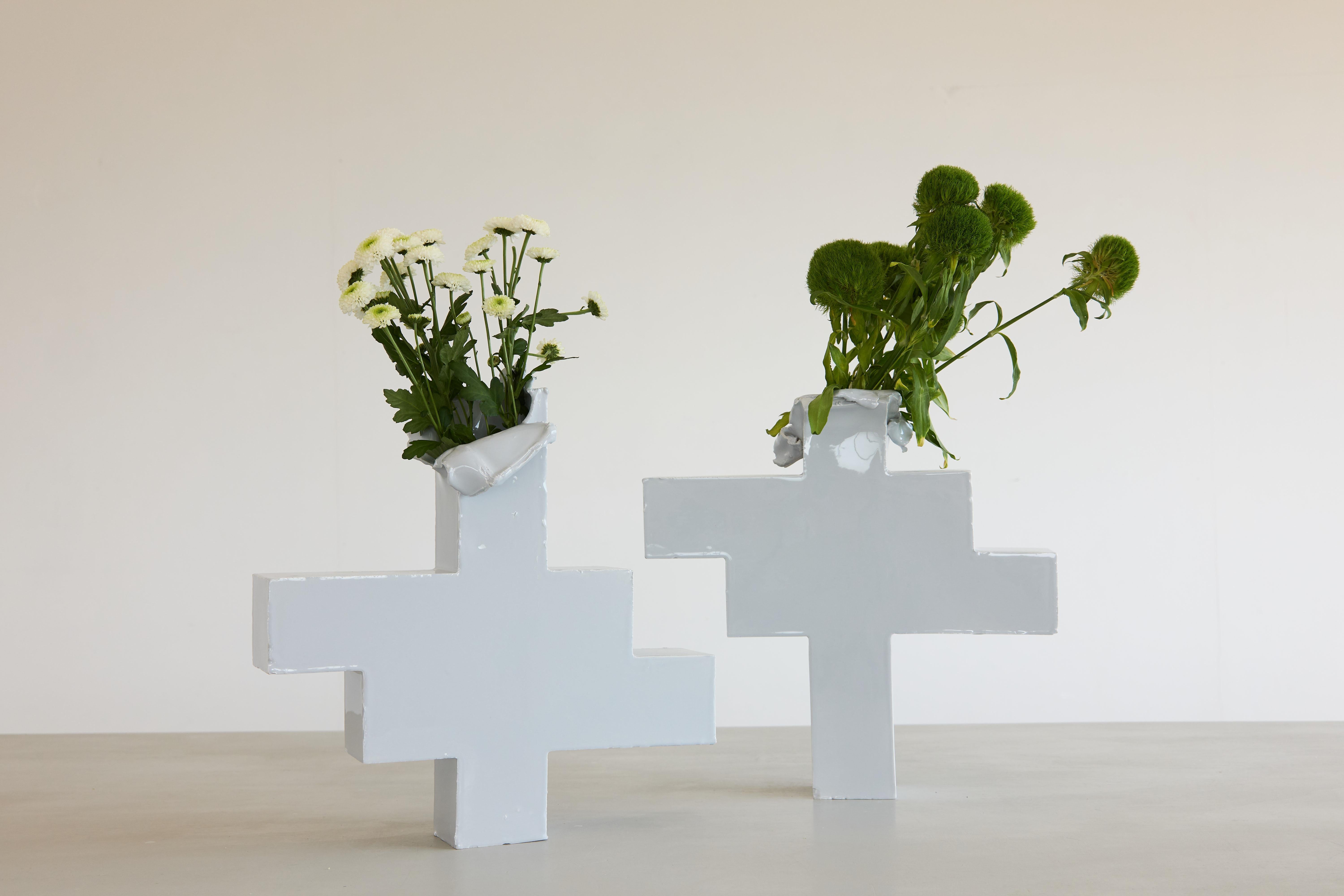 Vernissé Paire de vases géométriques en céramique italienne de l'artiste Jenna Basso Pietrobon en vente