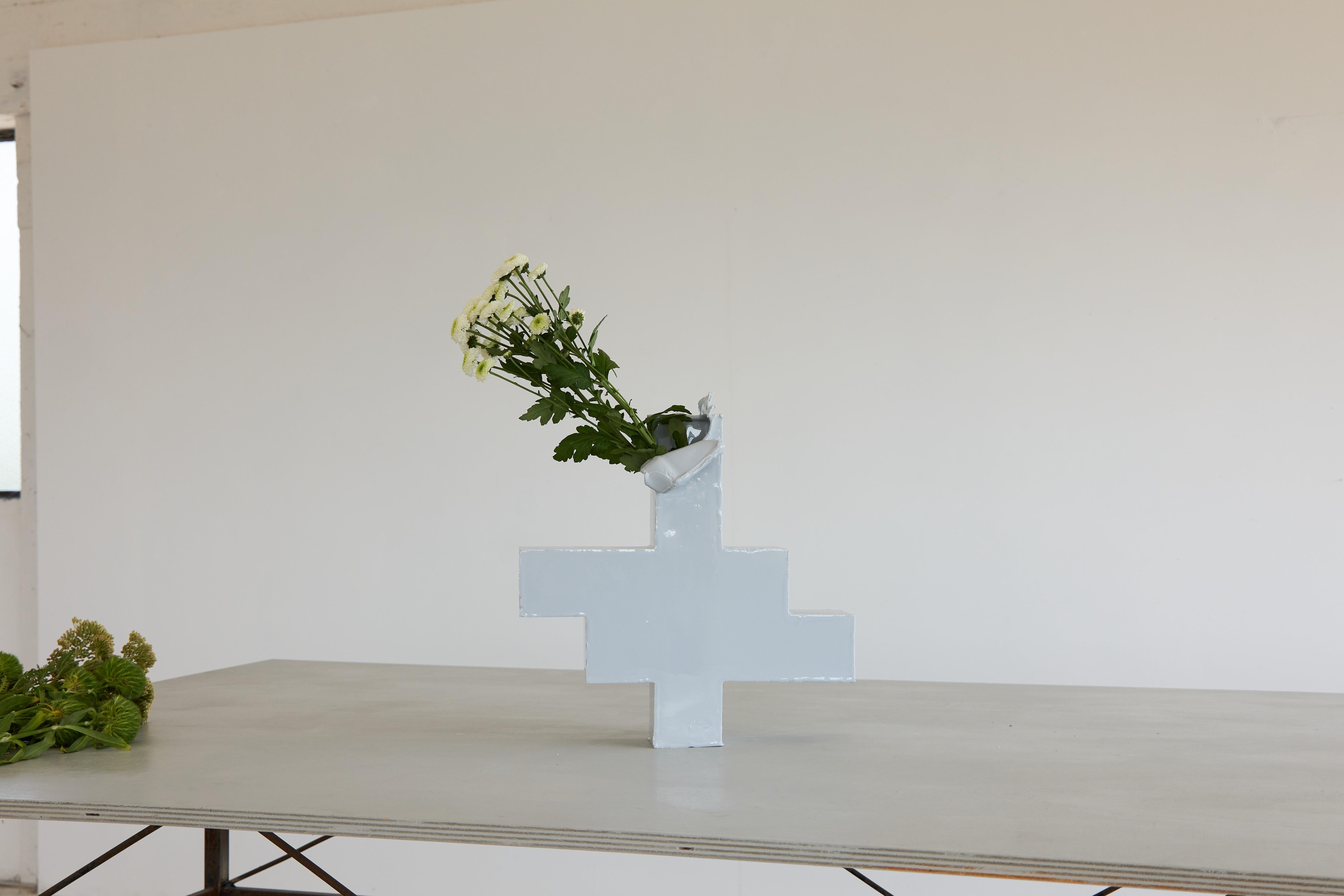 XXIe siècle et contemporain Paire de vases géométriques en céramique italienne de l'artiste Jenna Basso Pietrobon en vente