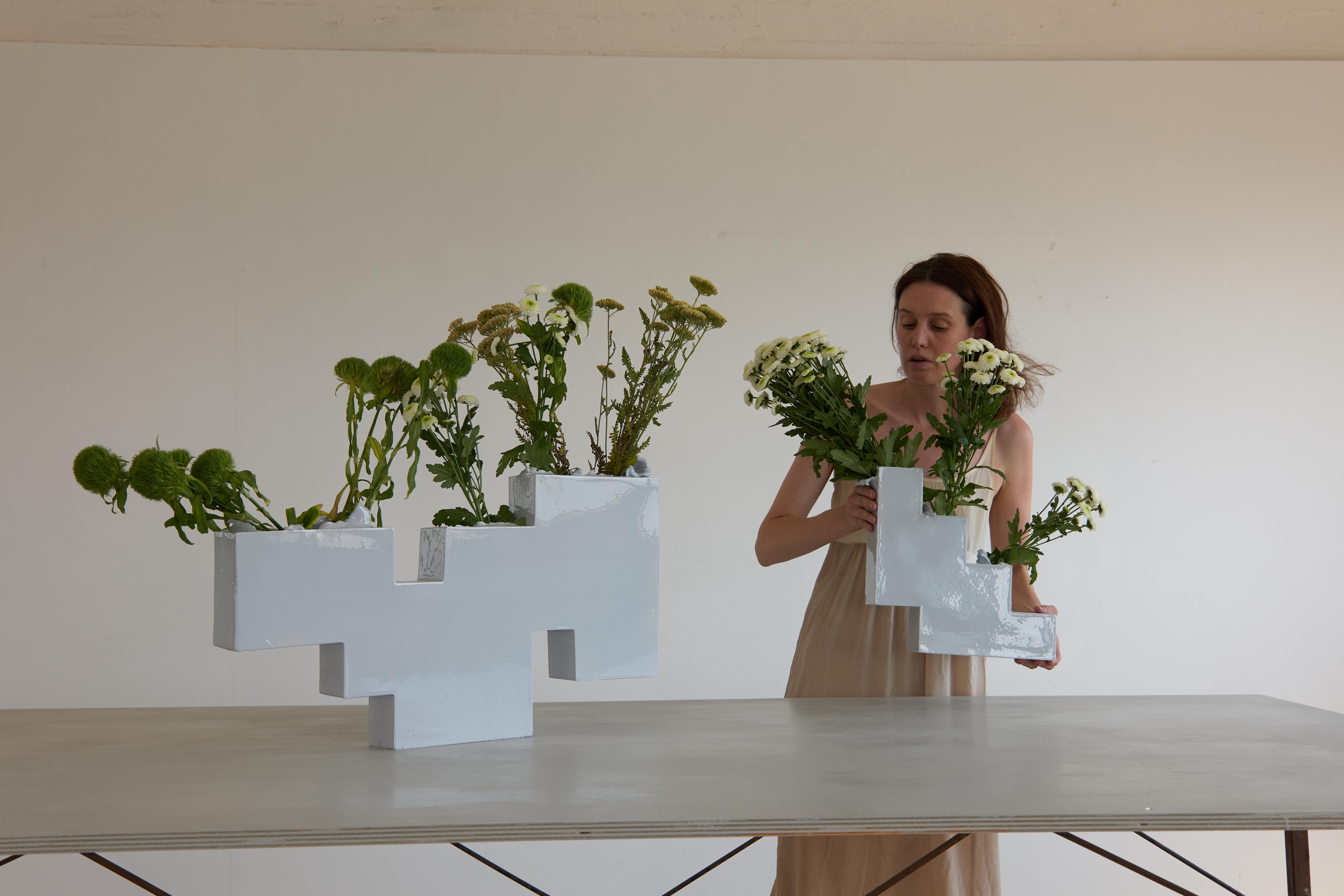 Paire de vases géométriques en céramique italienne de l'artiste Jenna Basso Pietrobon en vente 1