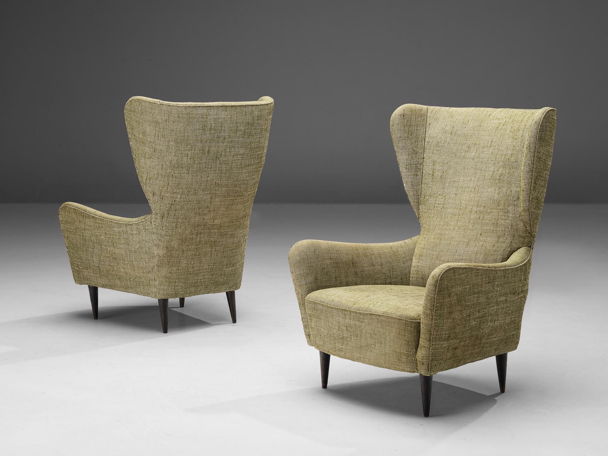 Pair of wingback chairs, fabric, wood, Italy, 1950s

Pair of elegant Italian olive green wingback lounge chairs. Beautiful organic formed seating with solid wooden legs. The gentle rounded armrests and seating give this design an elegant character.