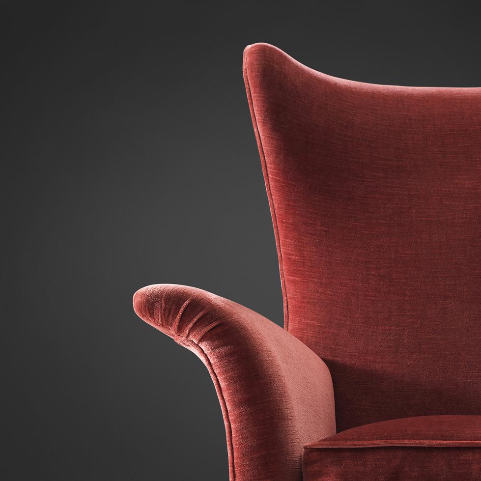 Mid-Century Modern Paire de deux chaises italiennes Wingback tapissées de velours rouge