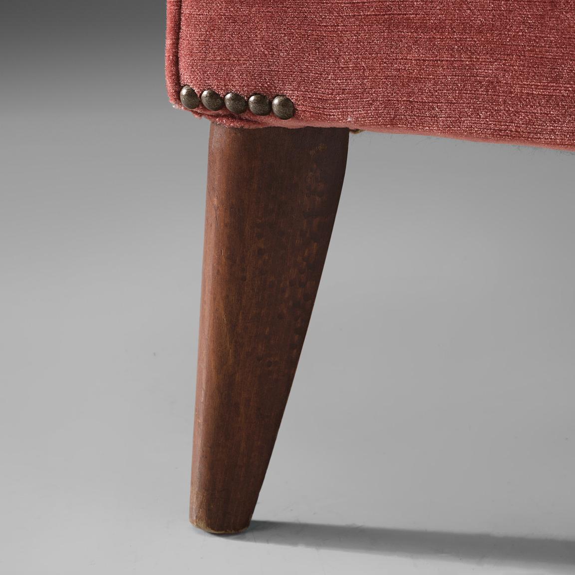 Paire de deux chaises italiennes Wingback tapissées de velours rouge 1
