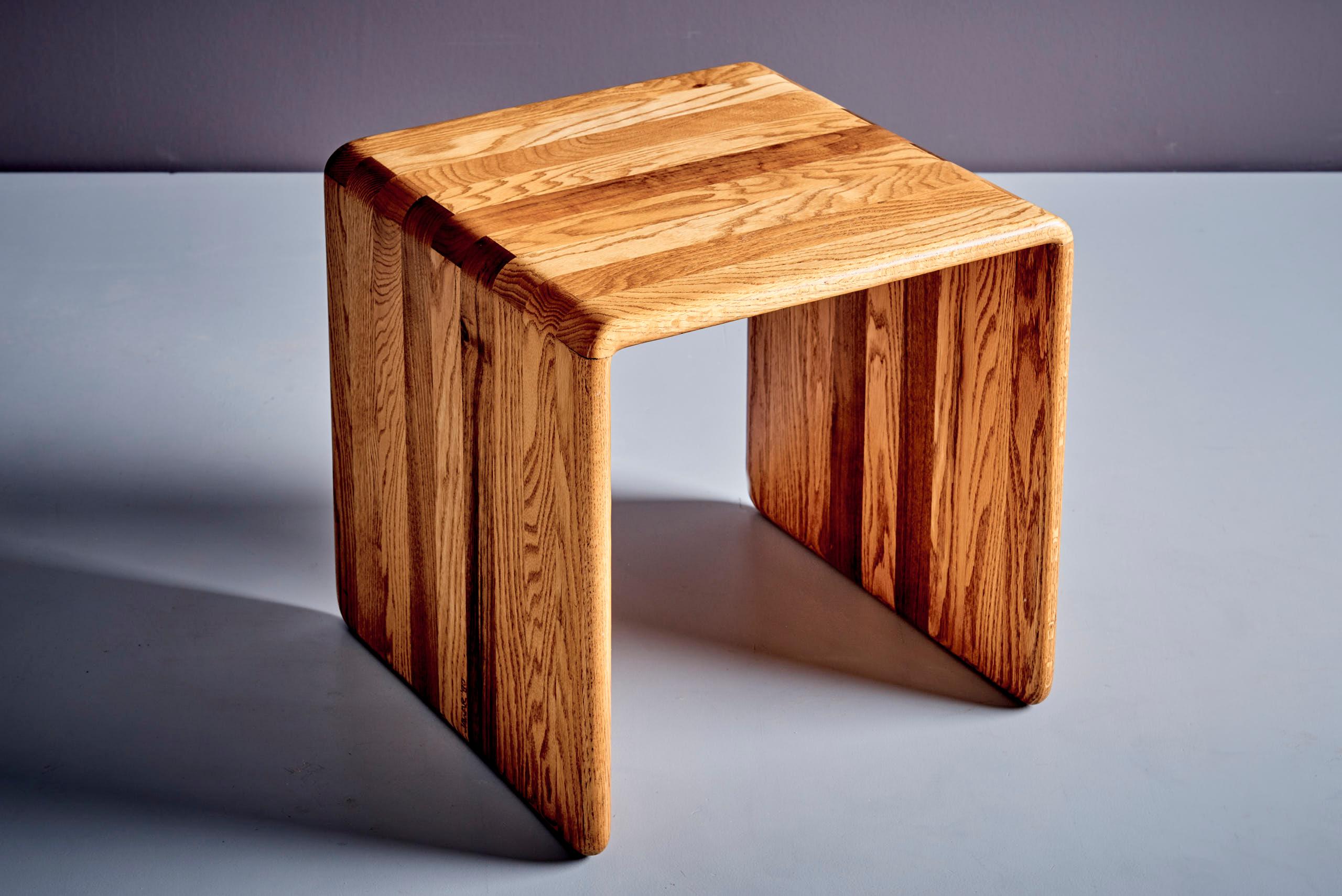 Paire de deux tabourets en bois à ruban de James Rannefeld, États-Unis Excellent état - En vente à Berlin, DE