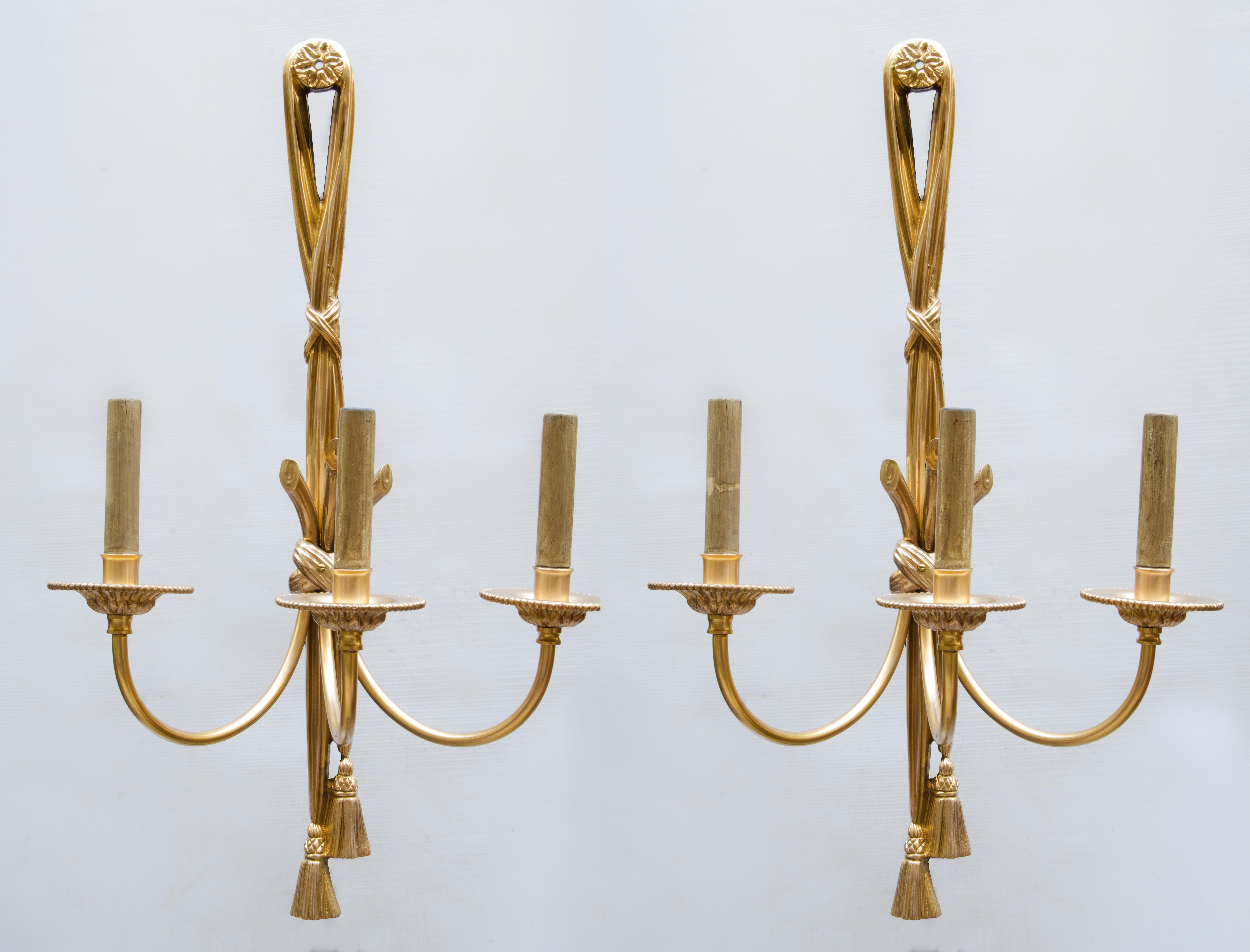 Pair of two light fixtures Louis XVI style
Gilt Bronze
electrified 220 w
Circa 1940 Origin France
Very good condition.