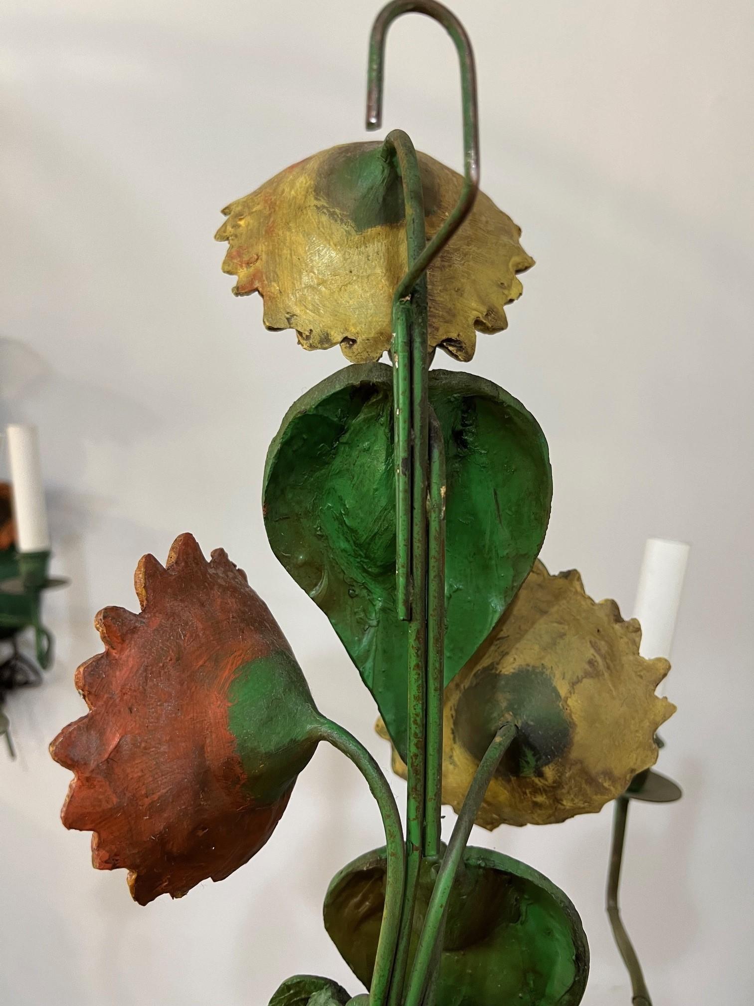 Coppia di applique a due luci con girasoli floreali in vendita 10