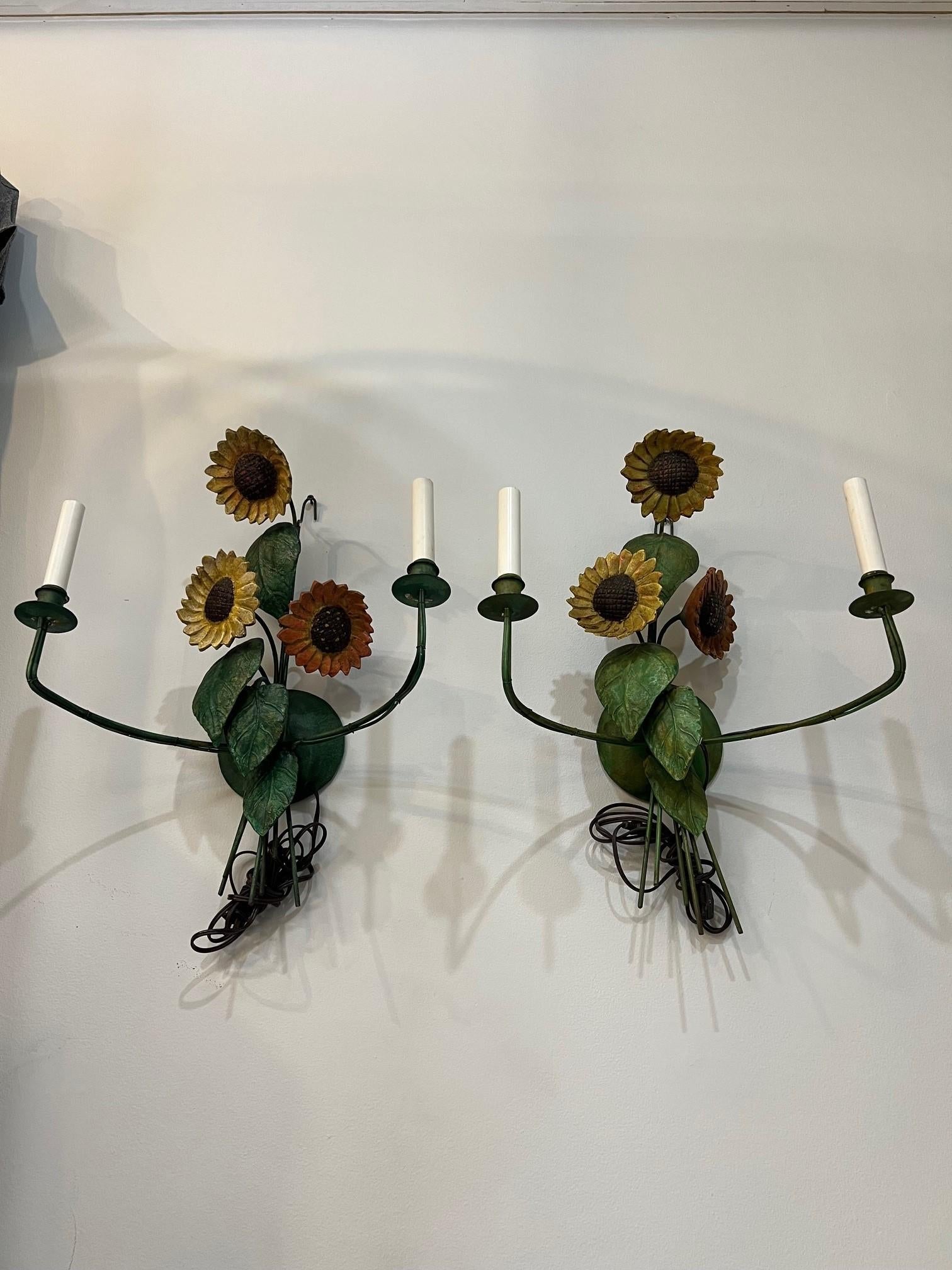 Coppia di applique a due luci con girasoli floreali in vendita 14