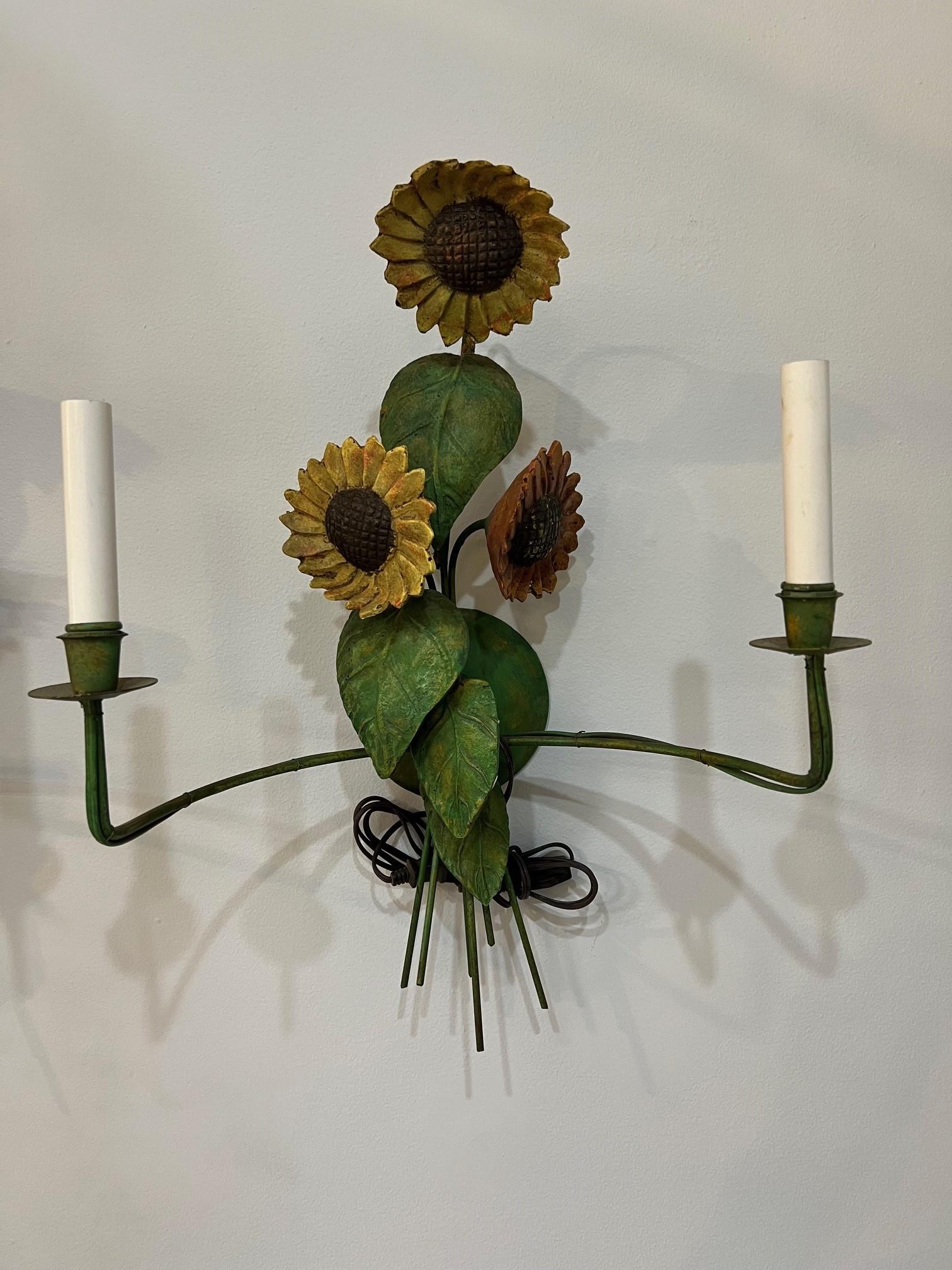 Americano Coppia di applique a due luci con girasoli floreali in vendita