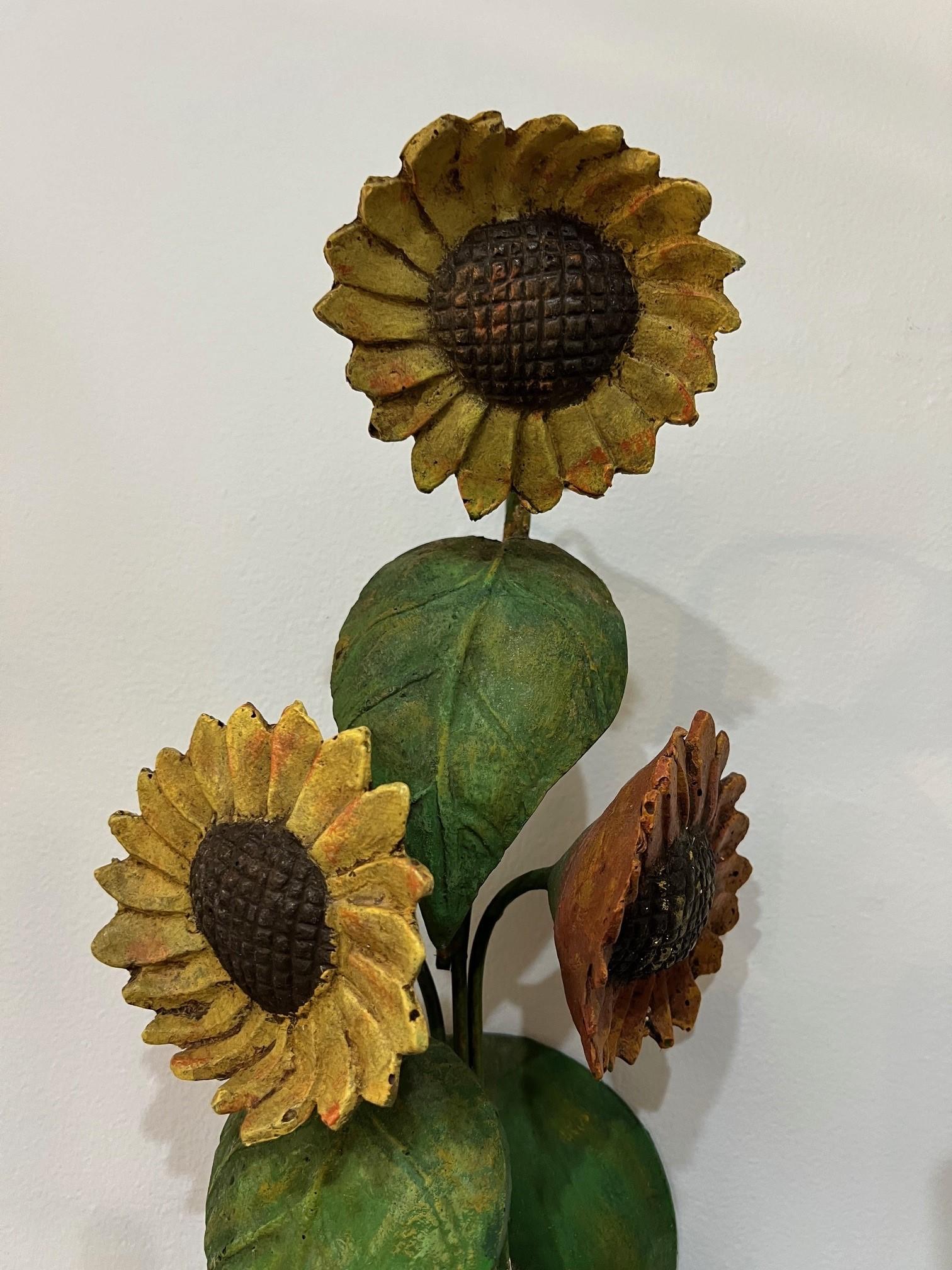 Coppia di applique a due luci con girasoli floreali In condizioni buone in vendita a Stamford, CT