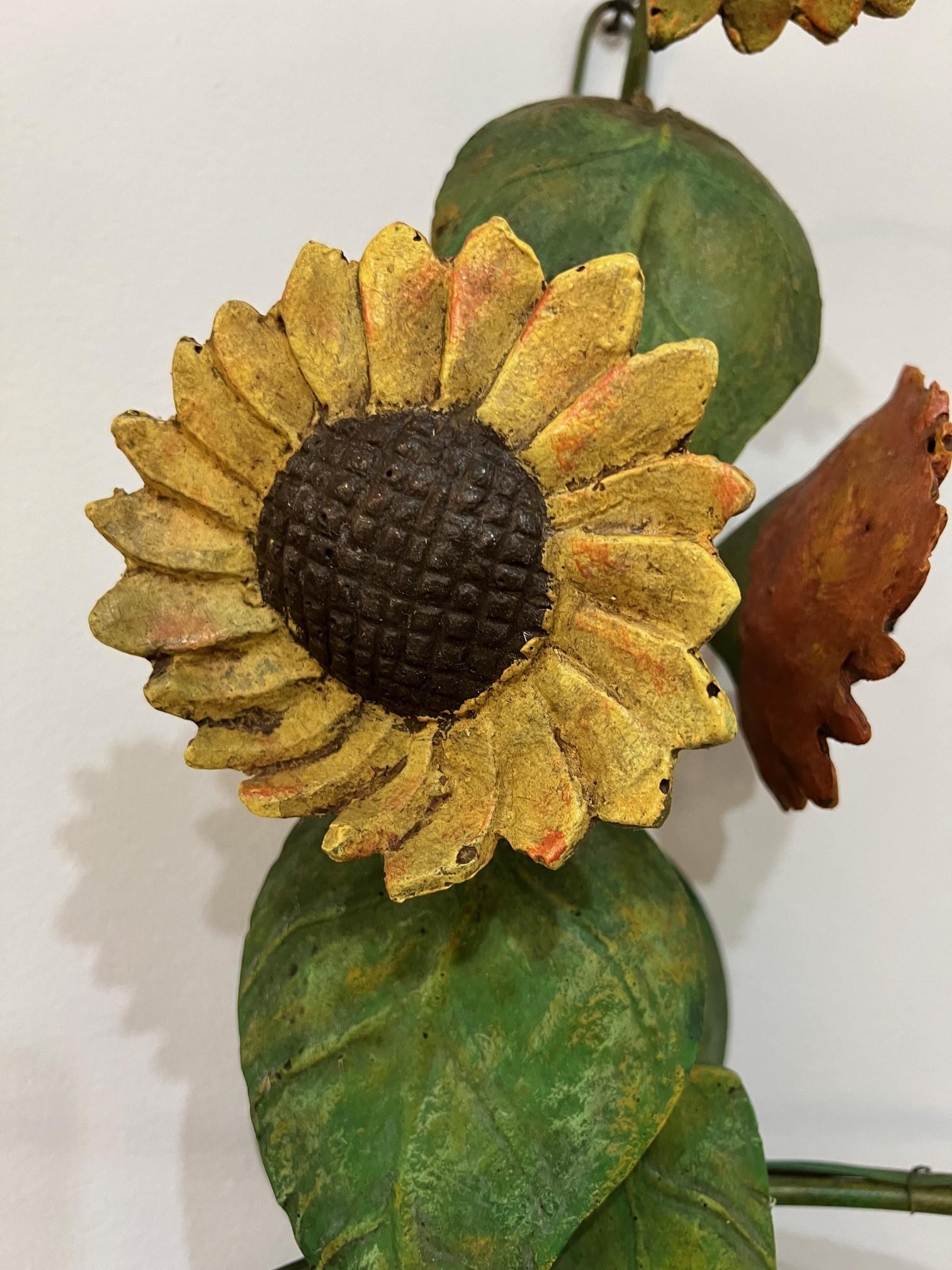 XX secolo Coppia di applique a due luci con girasoli floreali in vendita