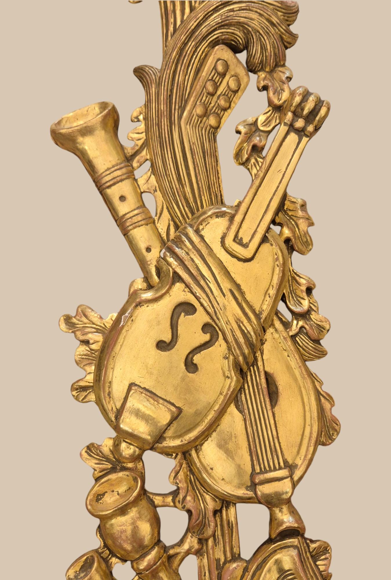 Coppia di appliques a due luci in legno dorato in stile Luigi XVI, XIX secolo in vendita 6