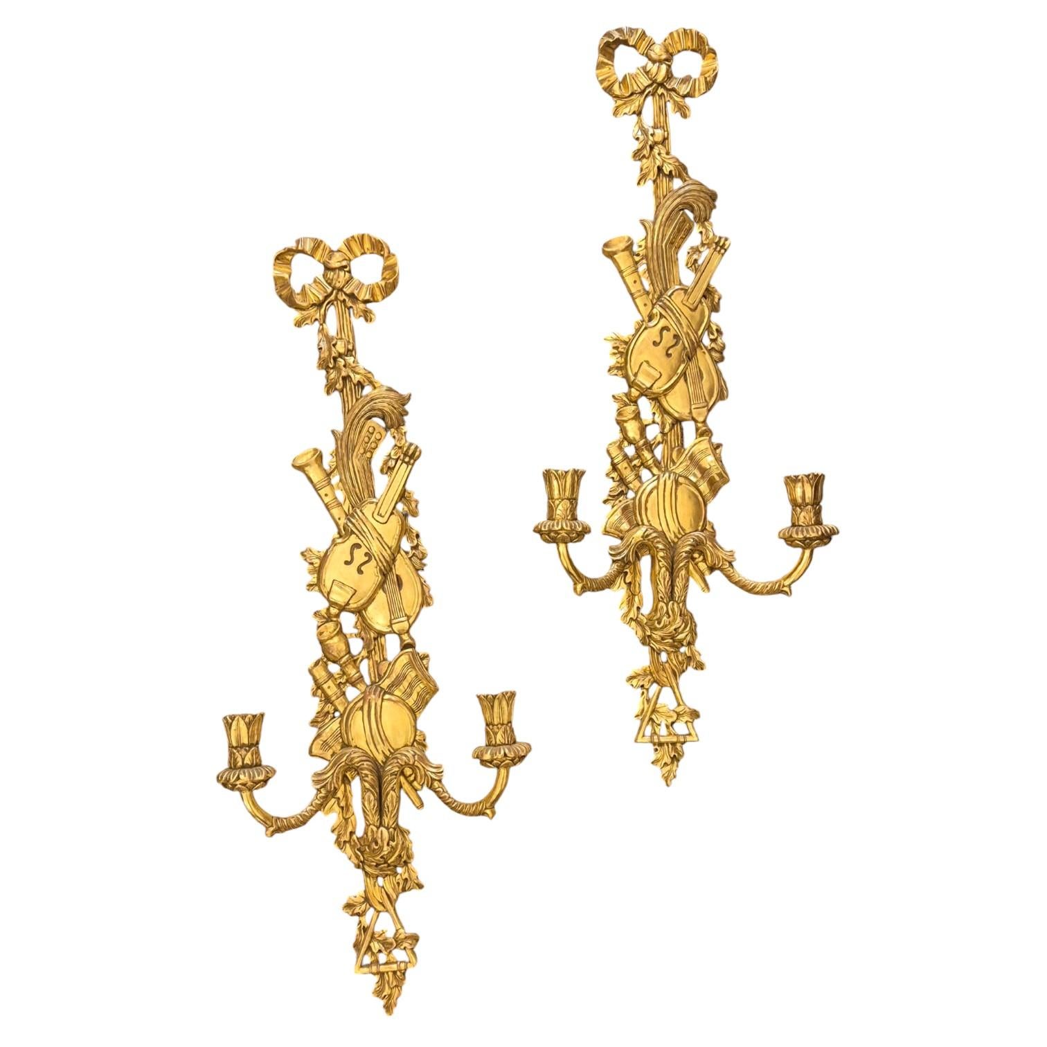 Coppia di appliques a due luci in legno dorato in stile Luigi XVI, XIX secolo in vendita 11