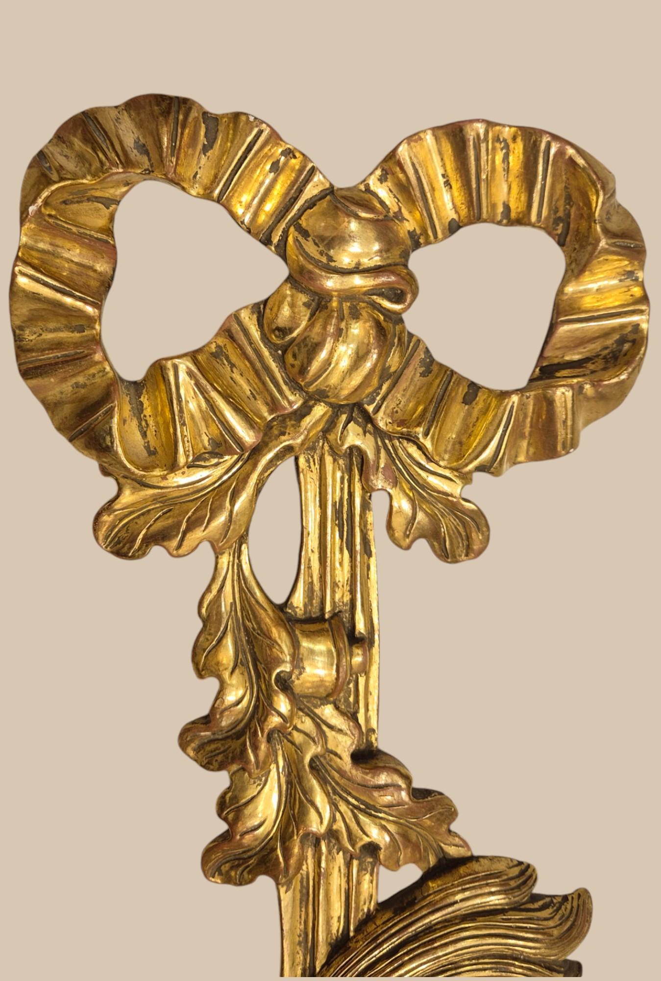 Coppia di appliques a due luci in legno dorato in stile Luigi XVI, XIX secolo in vendita 3