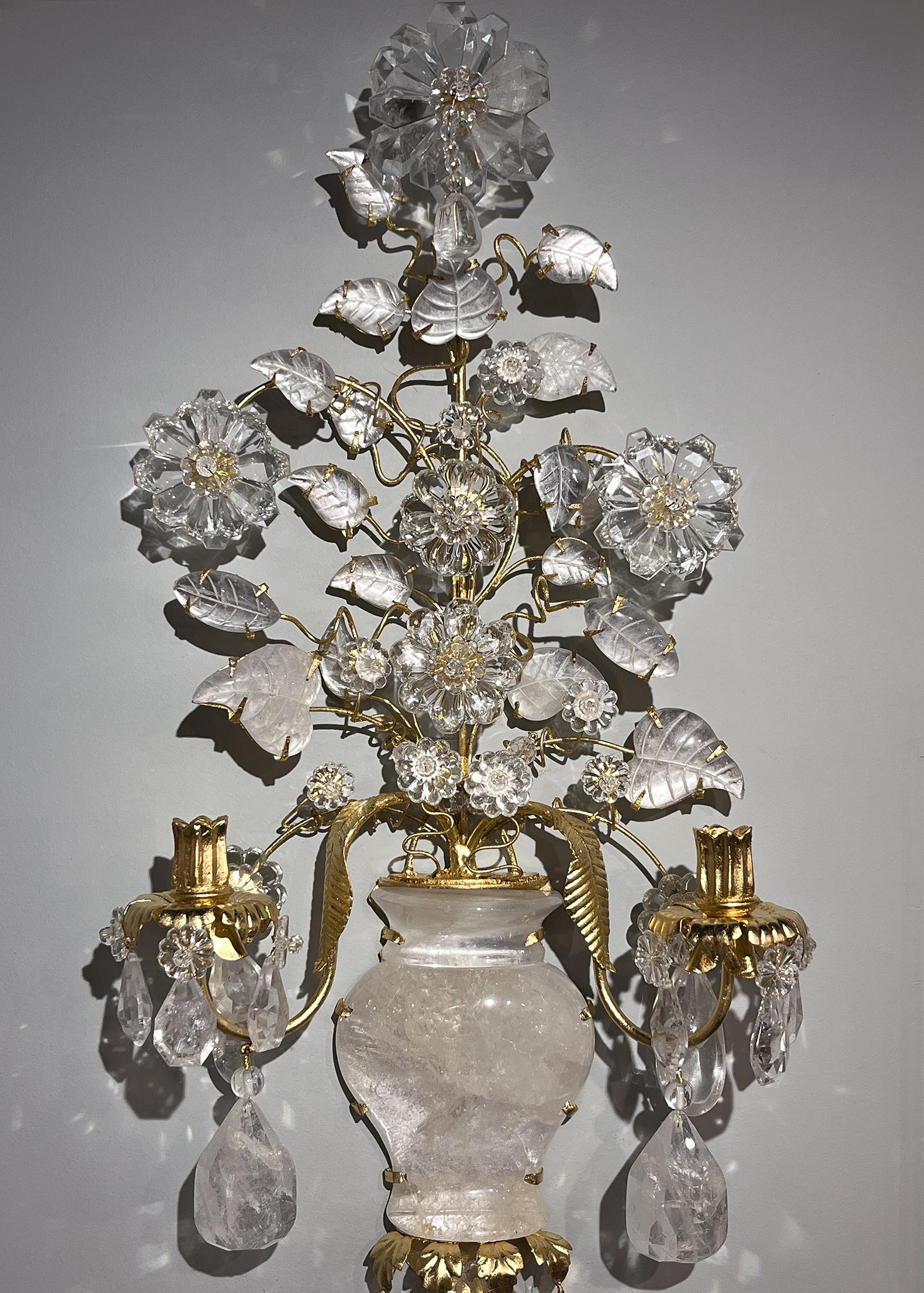 Rococò Coppia di lampade Jardiniere a due luci in cristallo di rocca in vendita