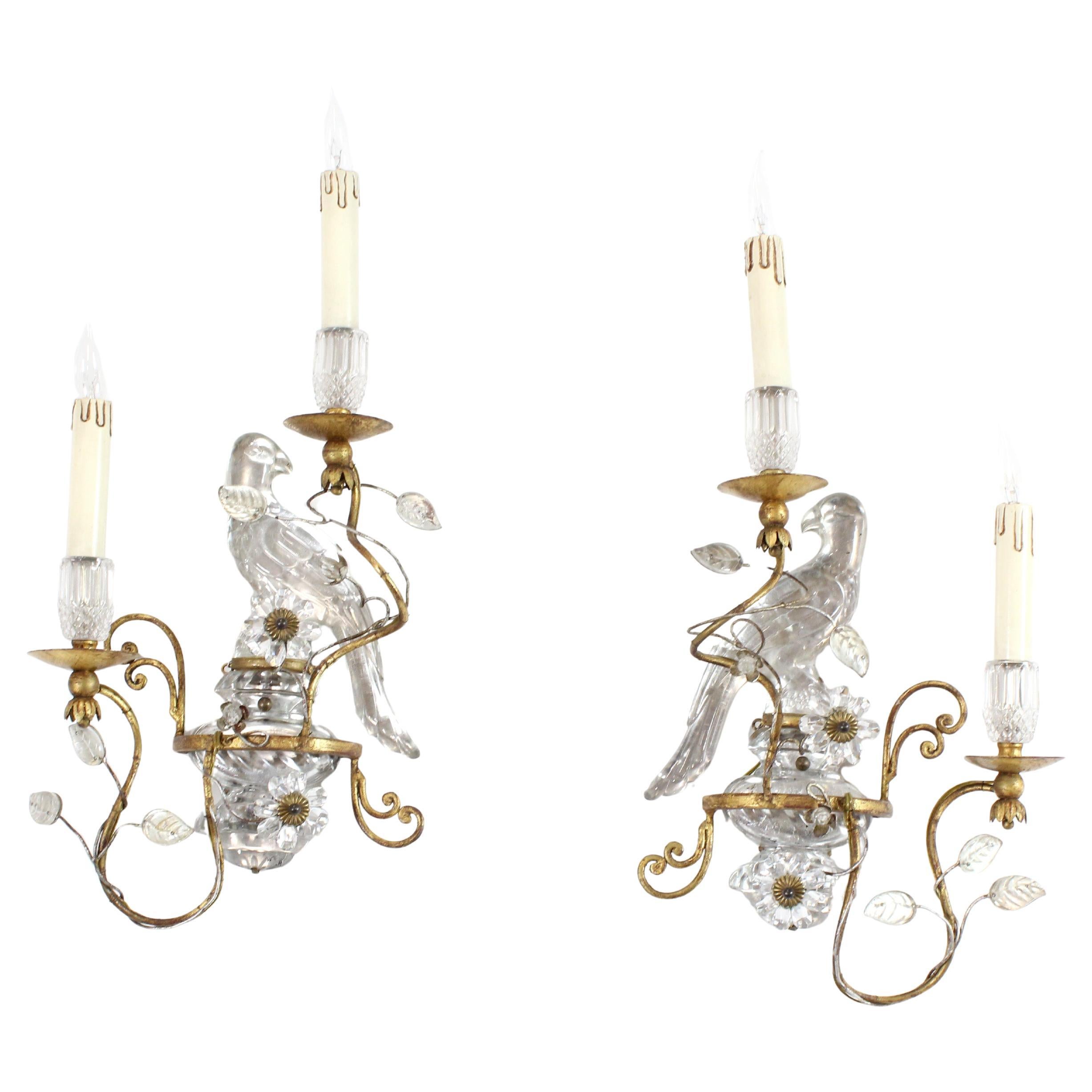 Pair of two-light wall lights with parrot motifs in gilt iron and glass en vente