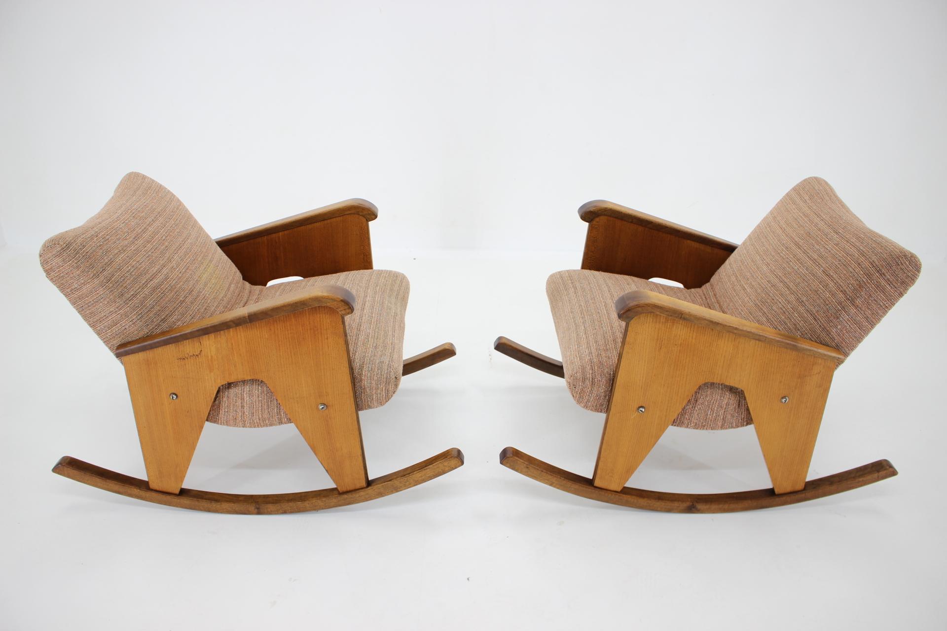 Pair of Two Mid Century Design Rocking Chairs, Czechoslovakia, 1960s In Good Condition For Sale In Praha, CZ