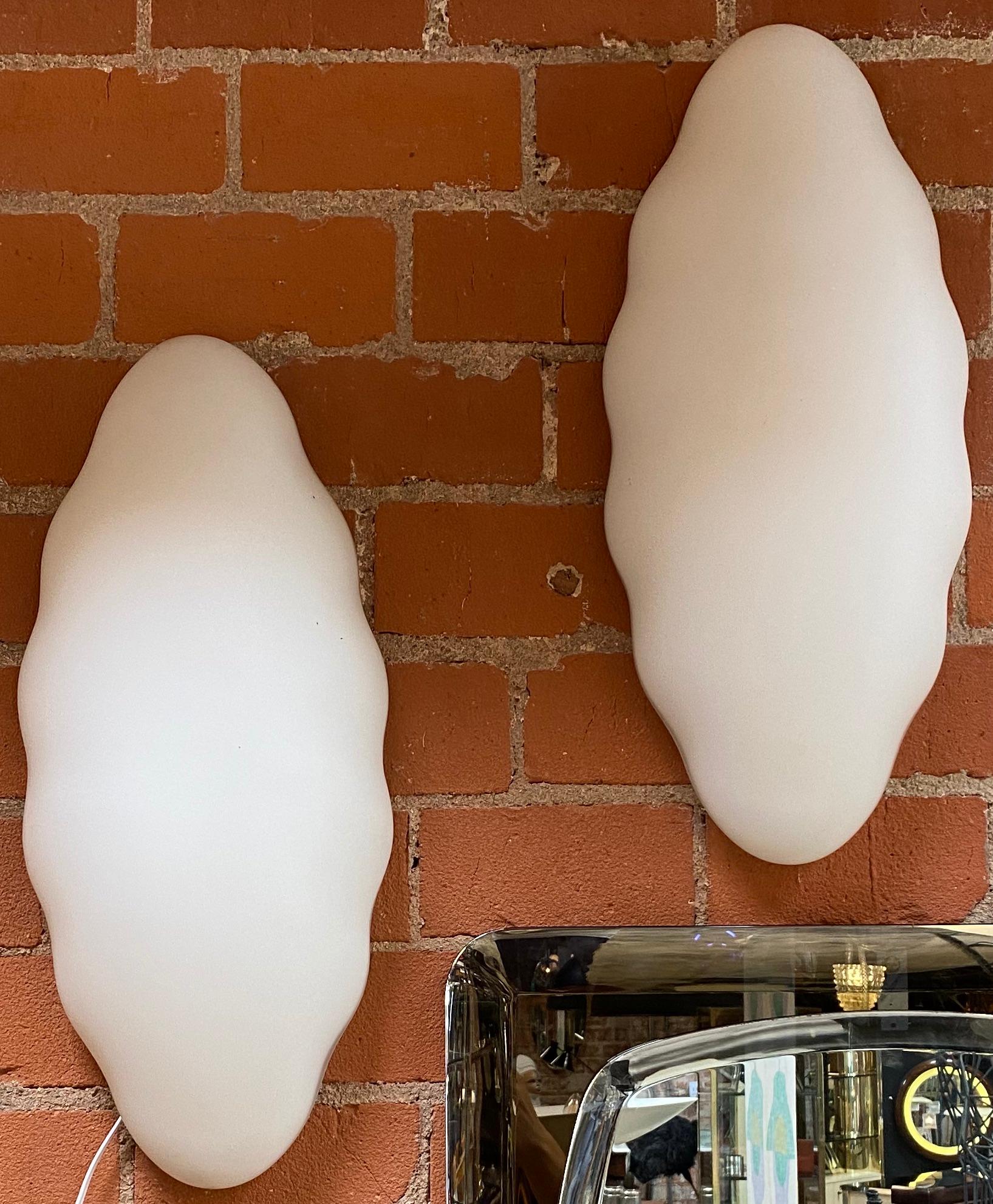 Beautiful pair of two Esperia wall sconces in opaline glass, the sconces are in perfect condition and they have a very particular design that would enrich any Mid-Century Modern environment.
Very nice typically and striking minimalistic midcentury