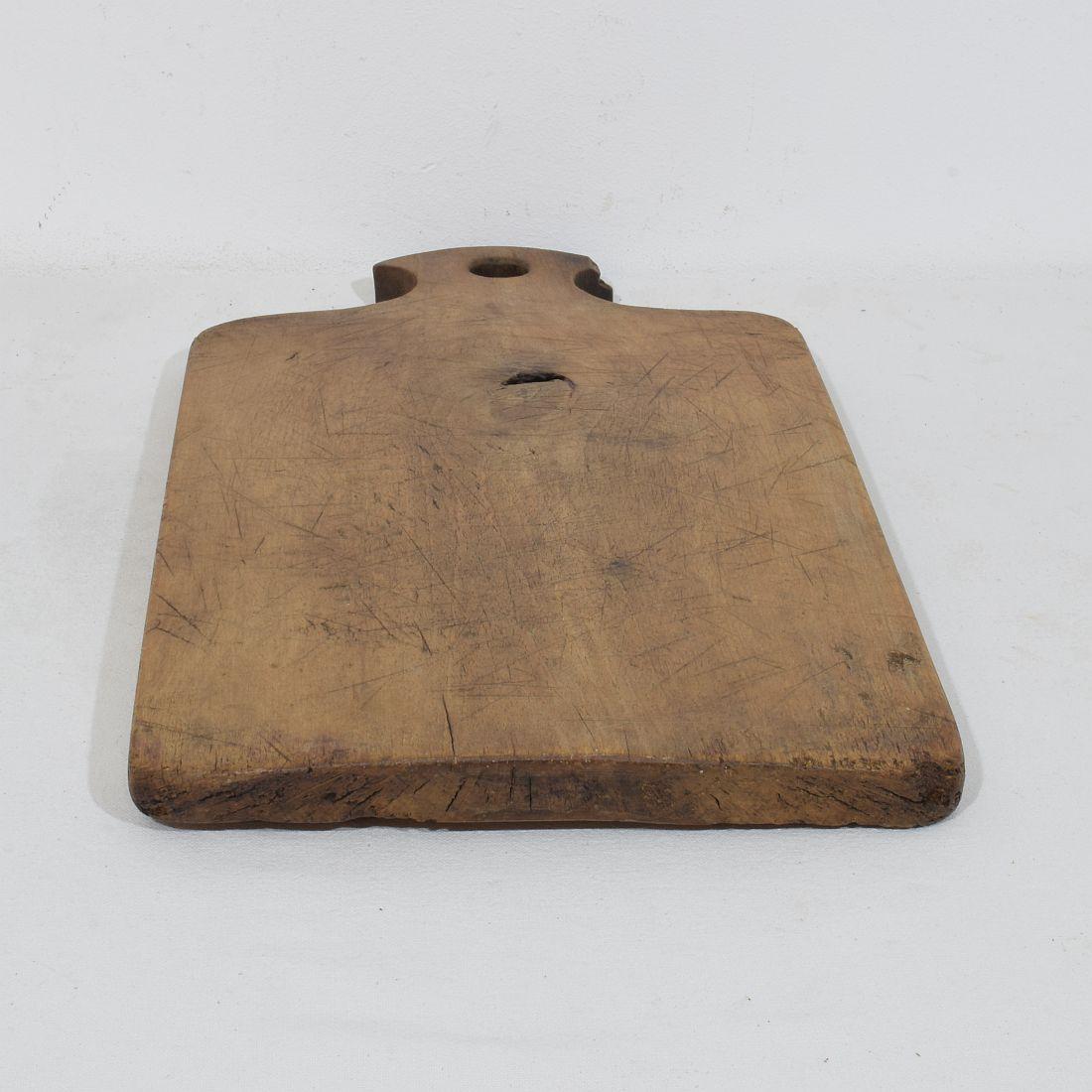 Paire de deux rares planches à découper en bois françaises du 19e siècle en vente 12