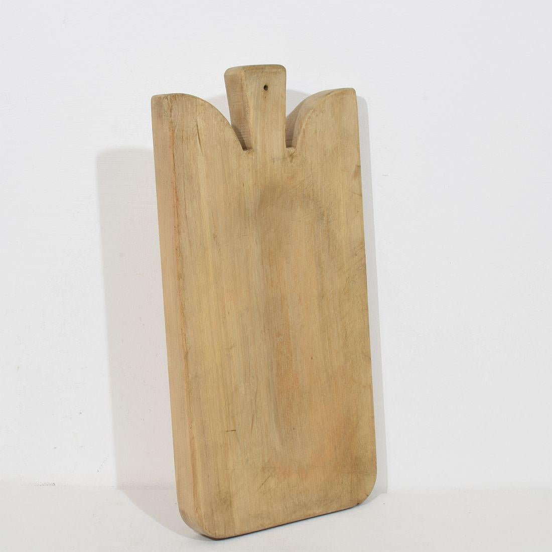 Paire de deux rares planches à découper en bois françaises du 19e siècle Bon état - En vente à Buisson, FR