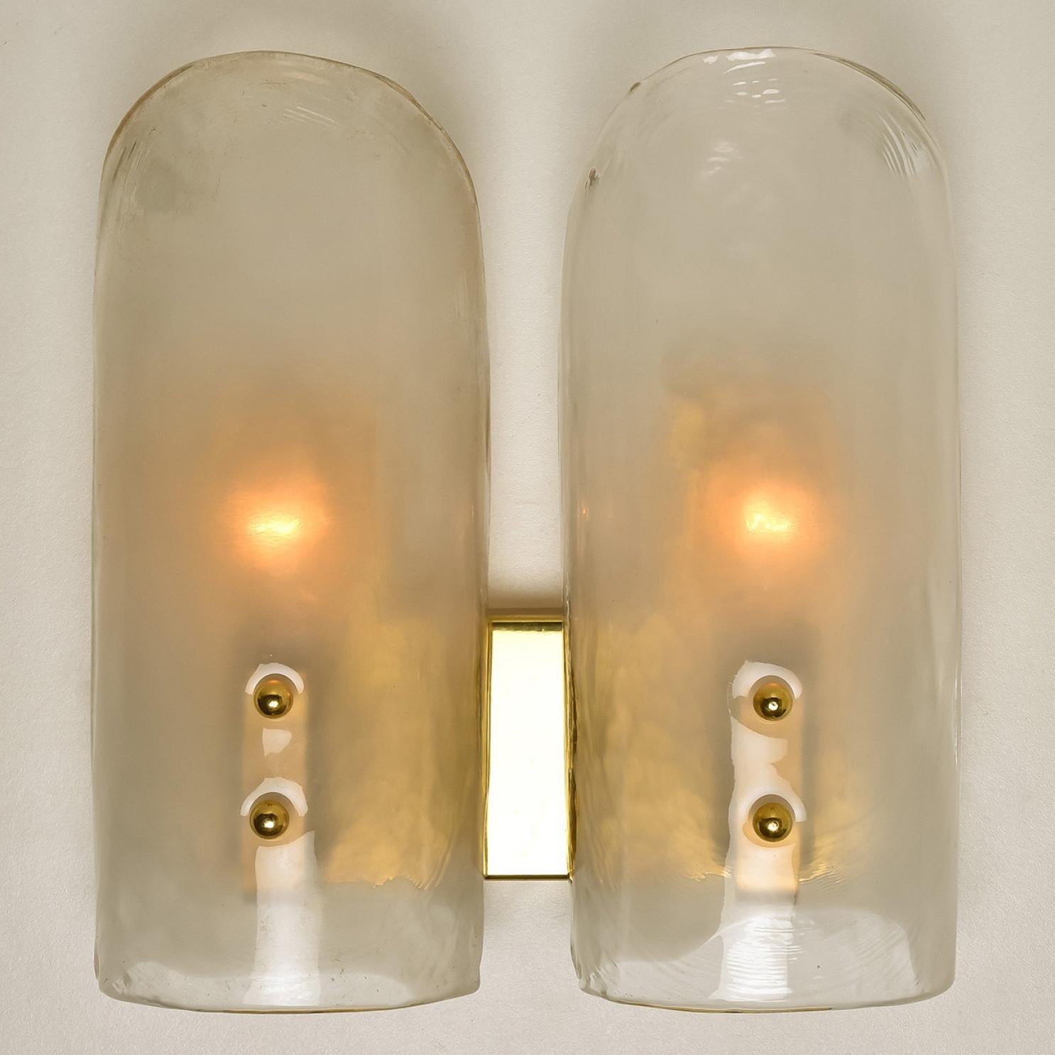 Pair of Two Shades Brass and Murano Glass Wall Lights by J.T. Kalmar, 1960s In Good Condition For Sale In Rijssen, NL