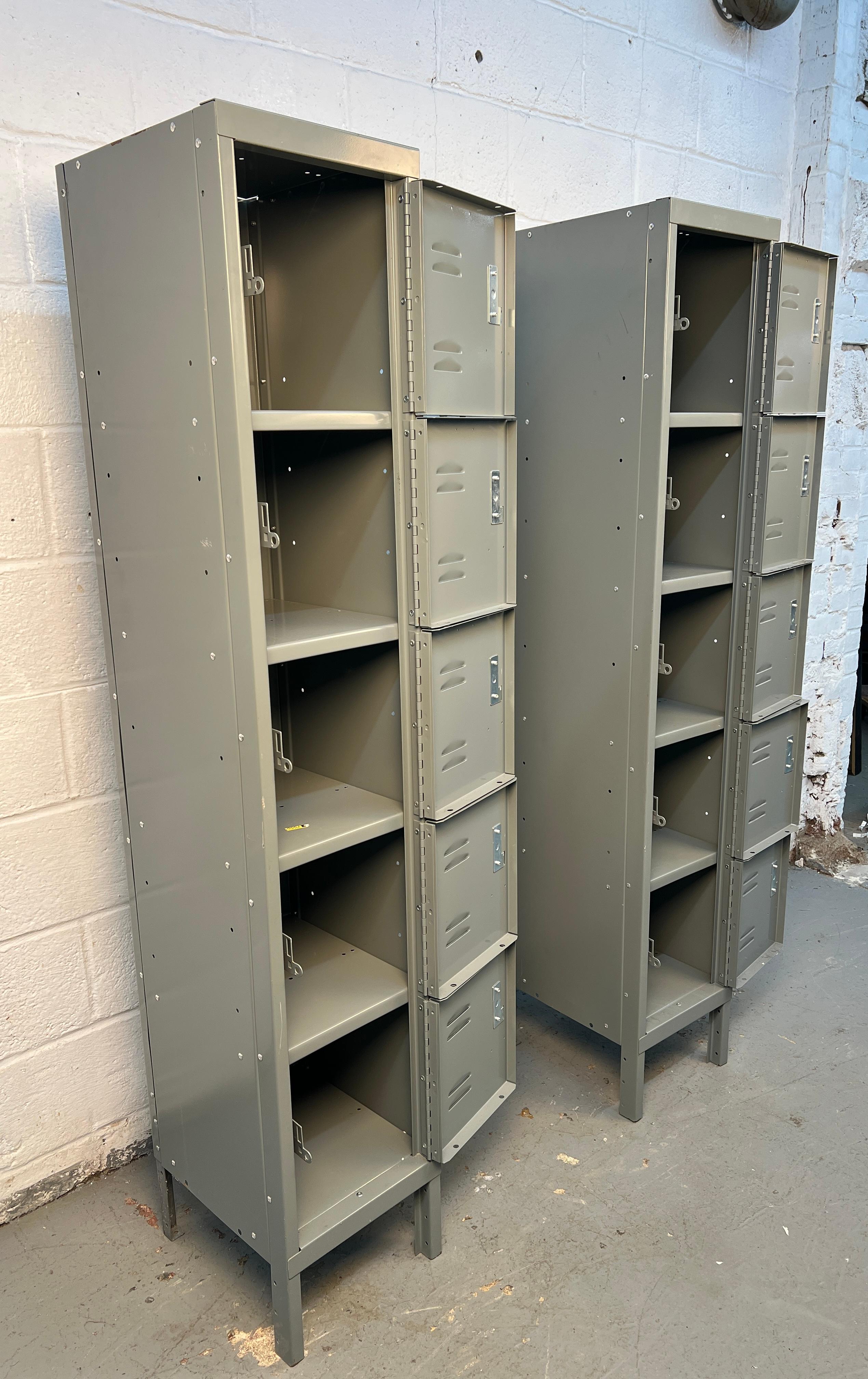 Paire de deux grands casiers industriels Bon état - En vente à Brooklyn, NY