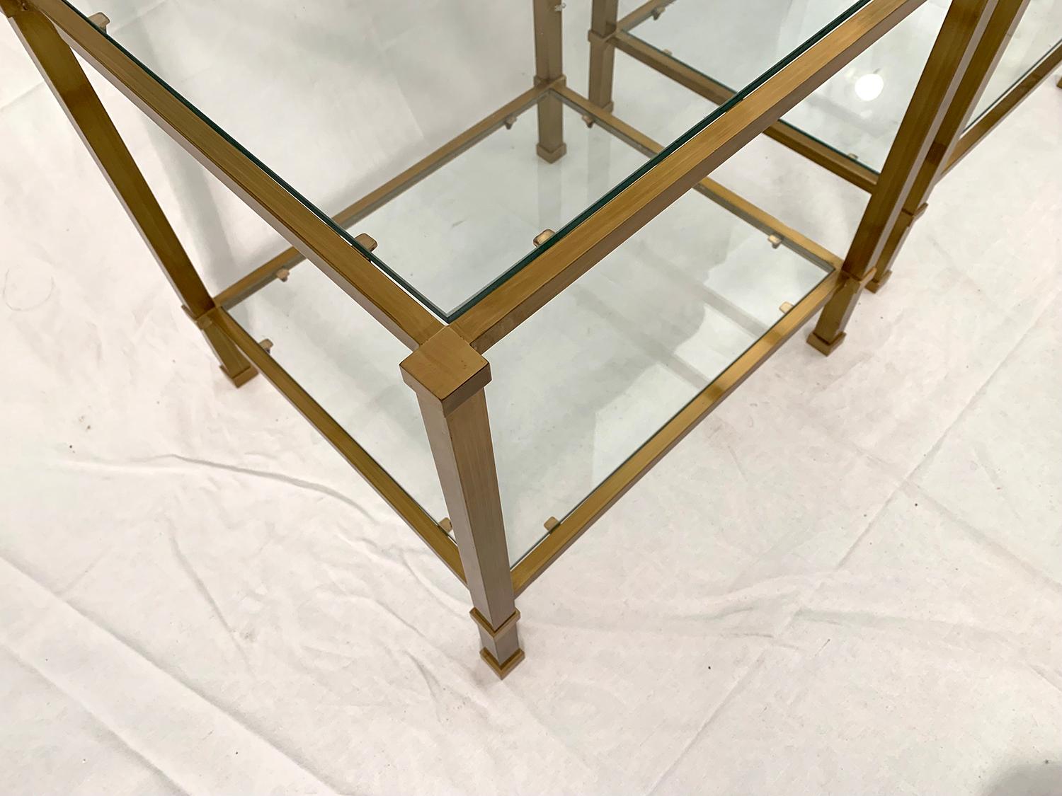 Pair of Two-Tier Brass and Glass End Tables In Good Condition For Sale In Brussels, Brussels