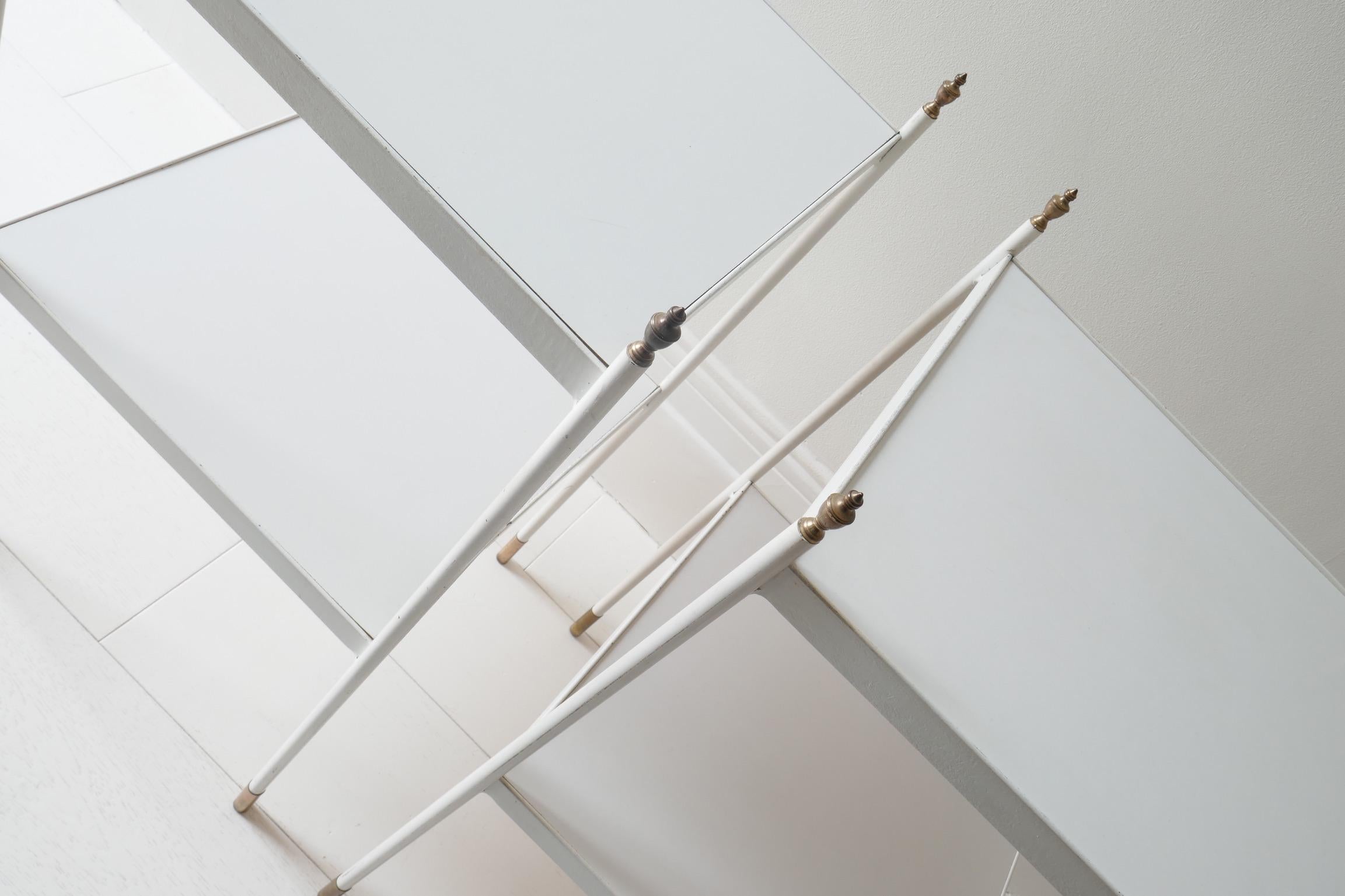 Pair of Two-Tier White Side Tables with Brass Ornaments, 1960s In Good Condition For Sale In London, GB