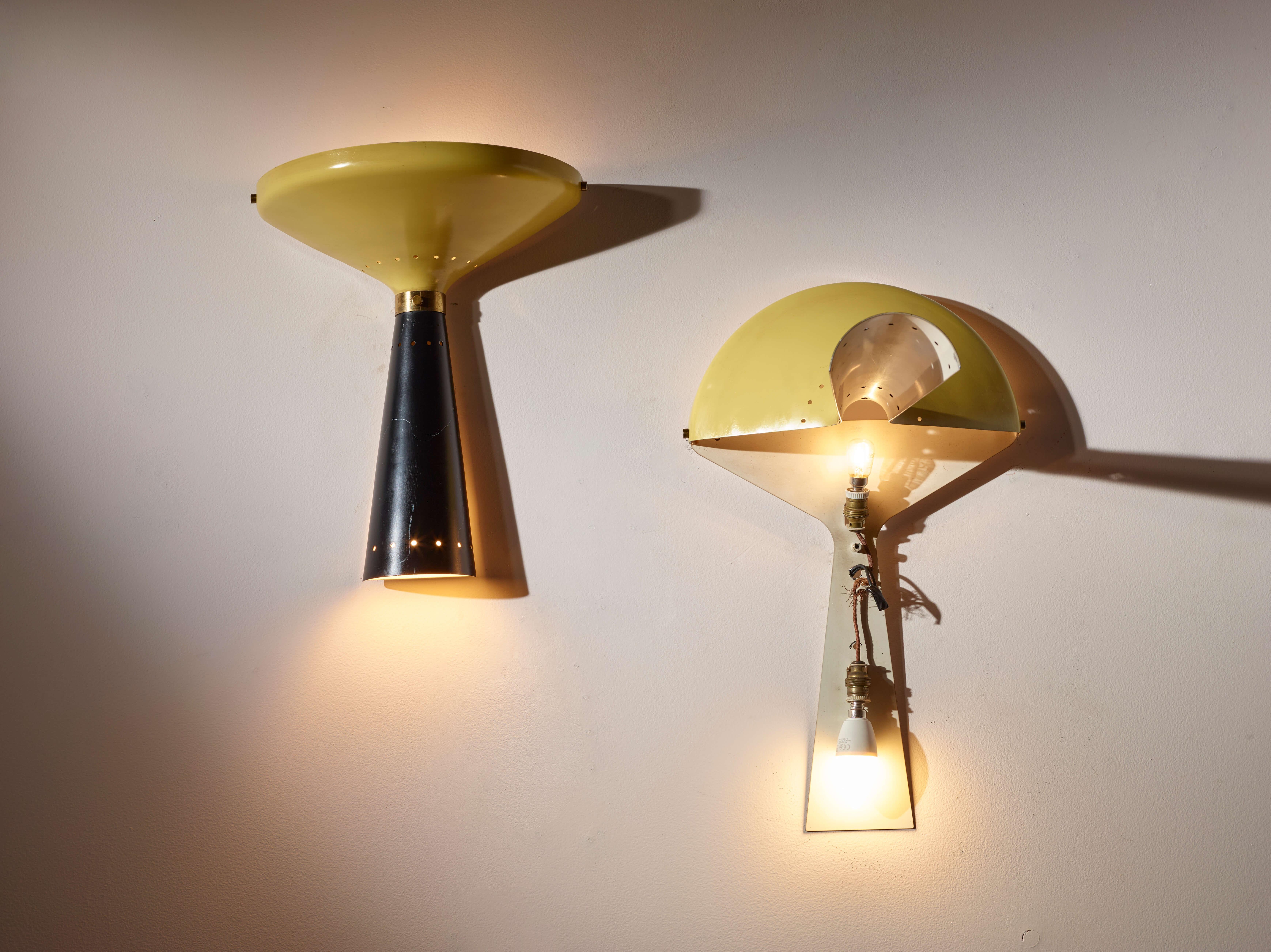 Enameled Pair of two-tone enamelled metal and brass wall lights by Stilnovo, Italy, 1950s For Sale