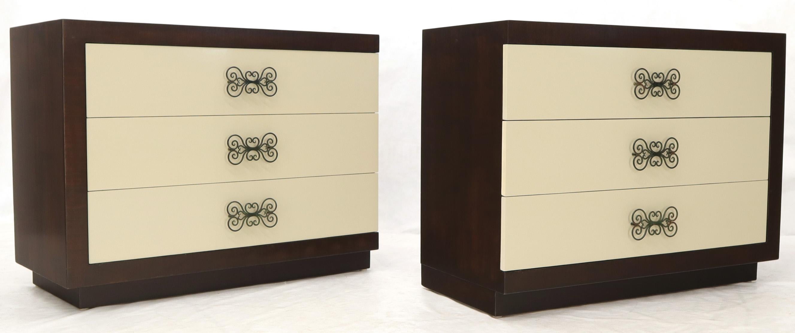 Pair of Two-Tone Mid-Century Modern Art Deco Bachelor Chests Dressers  In Excellent Condition For Sale In Rockaway, NJ