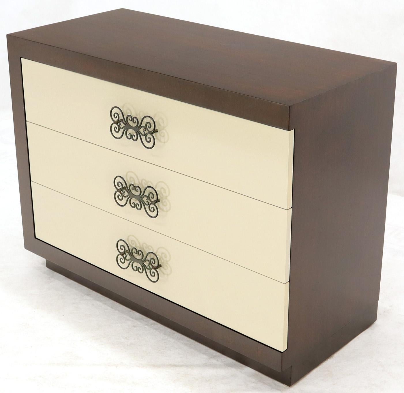 20th Century Pair of Two-Tone Mid-Century Modern Art Deco Bachelor Chests Dressers For Sale