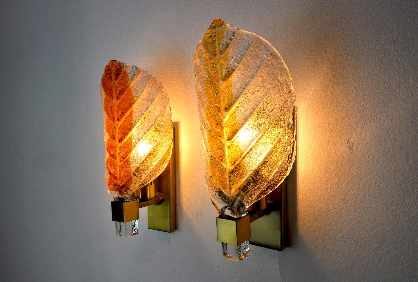 Late 20th Century Pair of Two-Tone Murano Leaf Sconces Italy 1970 For Sale