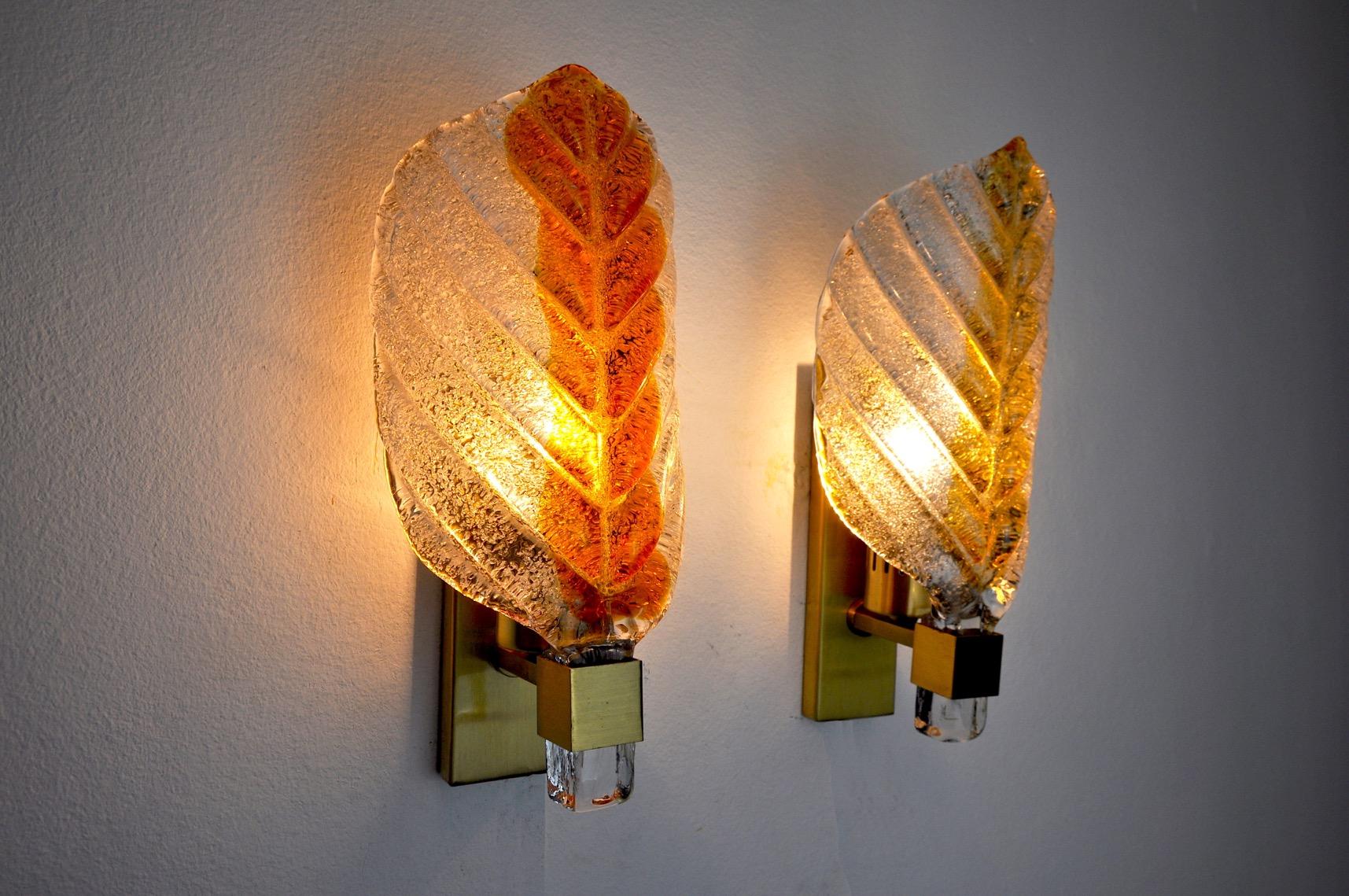 Crystal Pair of Two-Tone Murano Leaf Sconces Italy 1970 For Sale