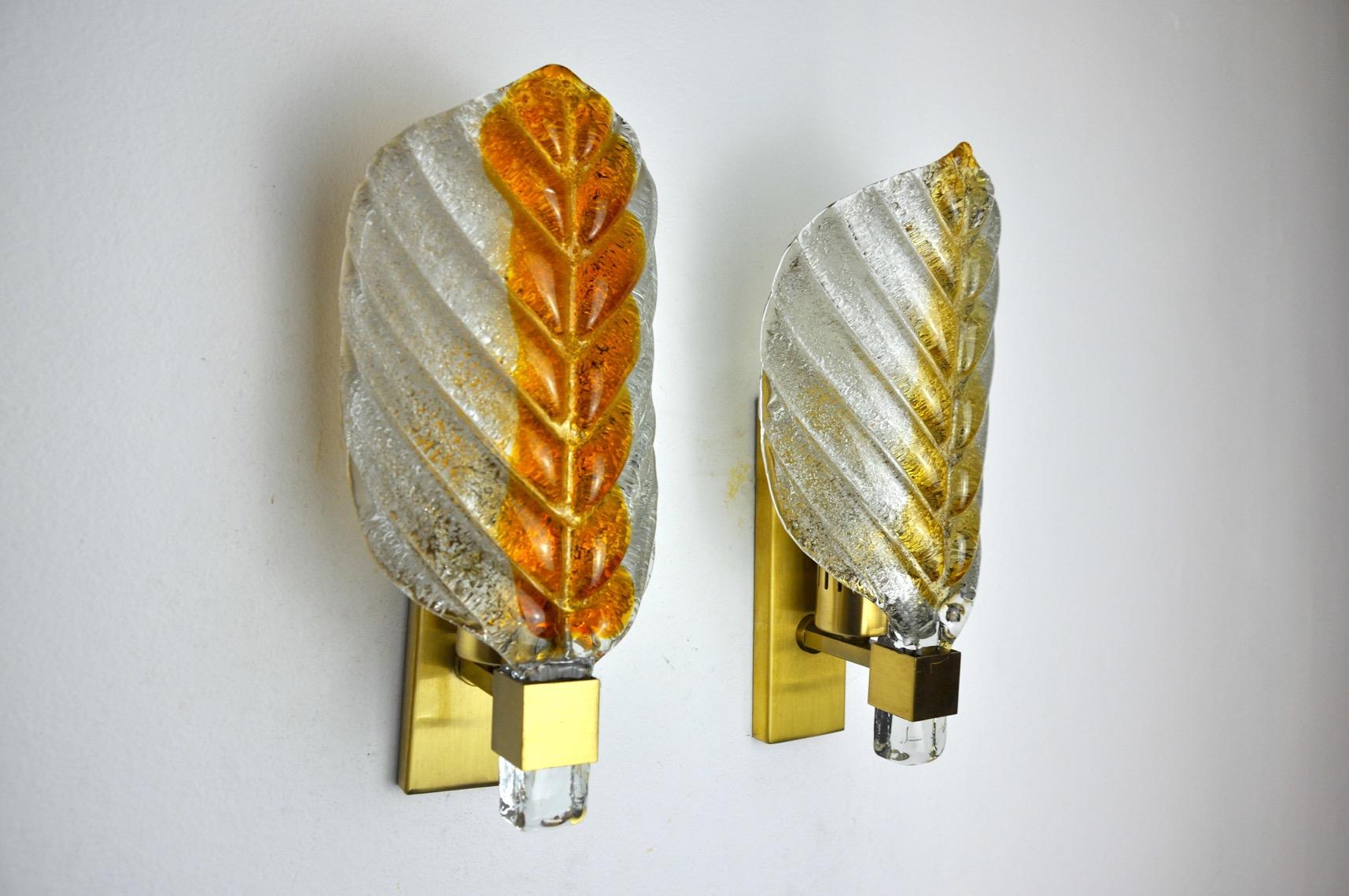Italian Pair of Two-Tone Murano Leaf Sconces Italy 1970 For Sale