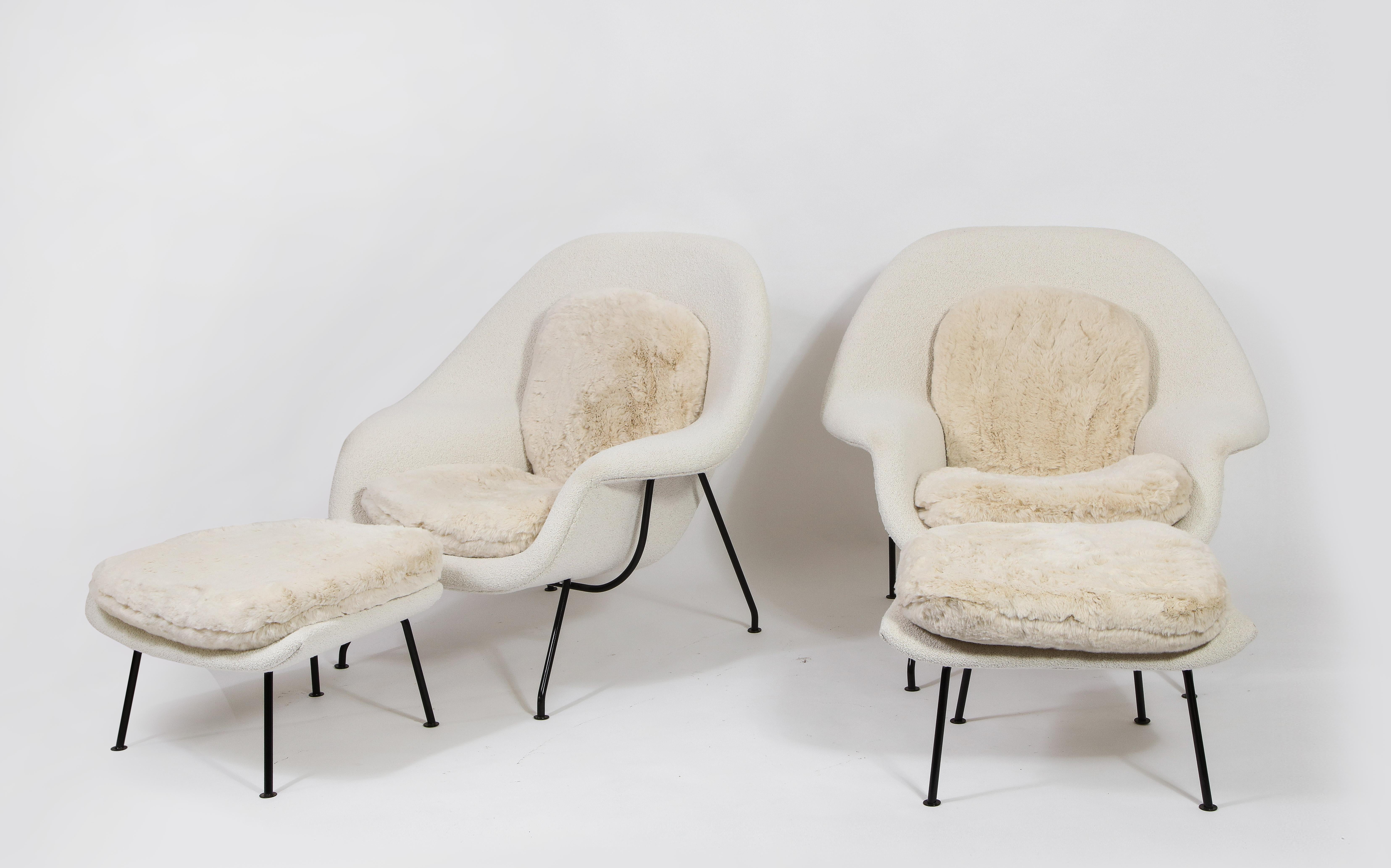 Eero Saarinen for Knoll Pair of Two-Tone Womb Chairs with Ottomans, USA 1955 For Sale 4