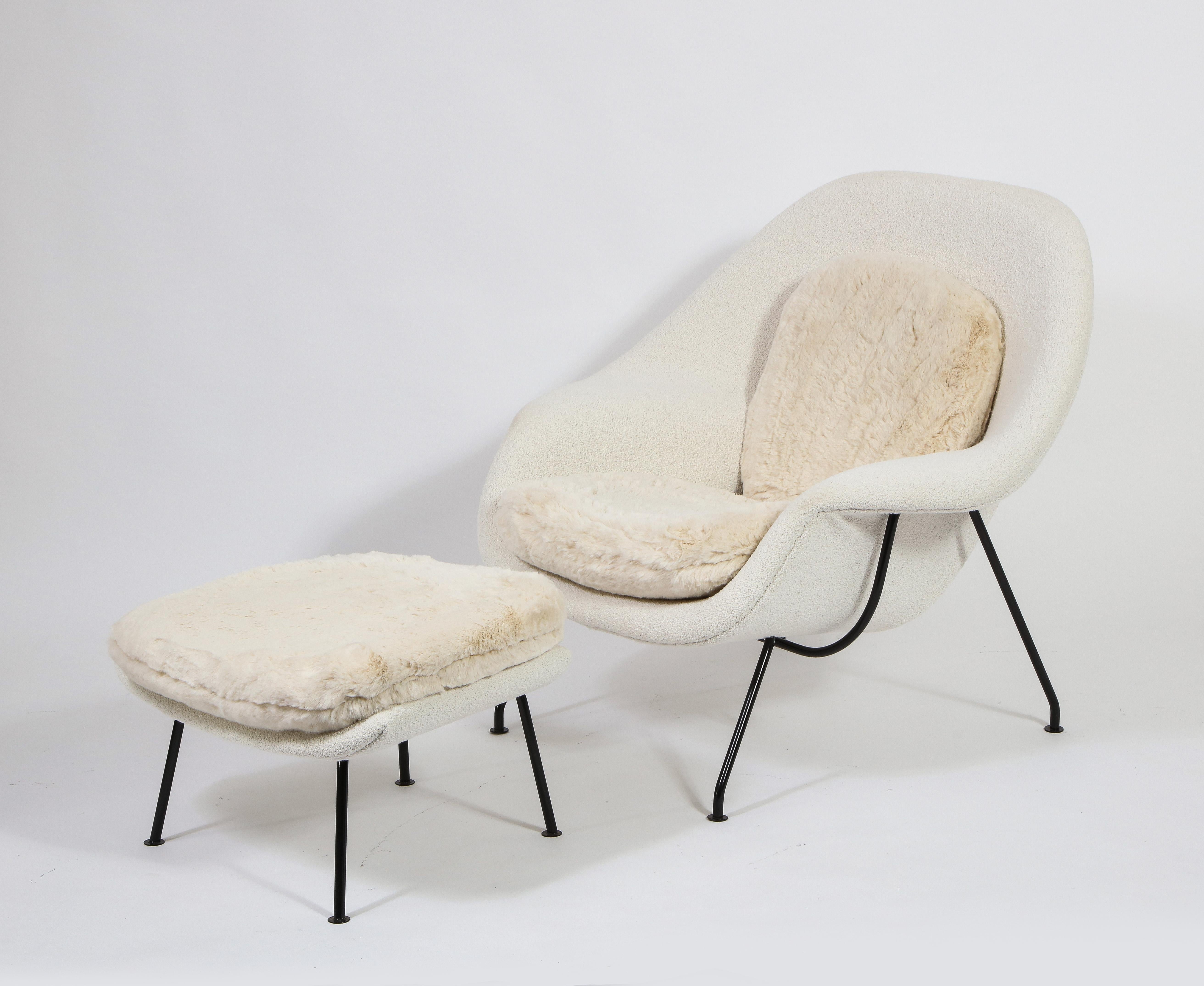 Mid-Century Modern Paire de chaises en tissu bicolore avec poufs d'Eero Saarinen pour Knoll, États-Unis, 1955 en vente