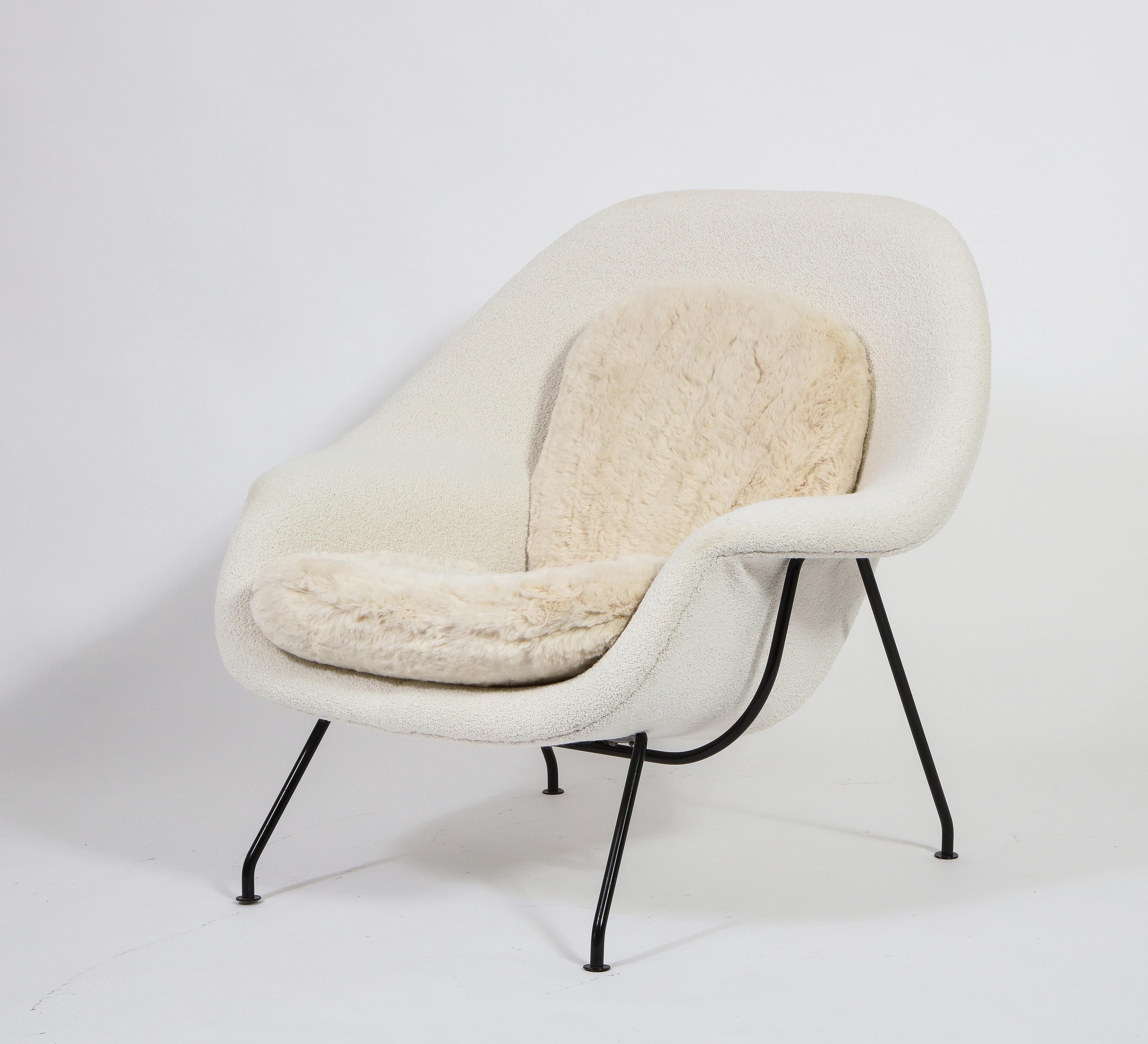 20th Century Eero Saarinen for Knoll Pair of Two-Tone Womb Chairs with Ottomans, USA 1955 For Sale
