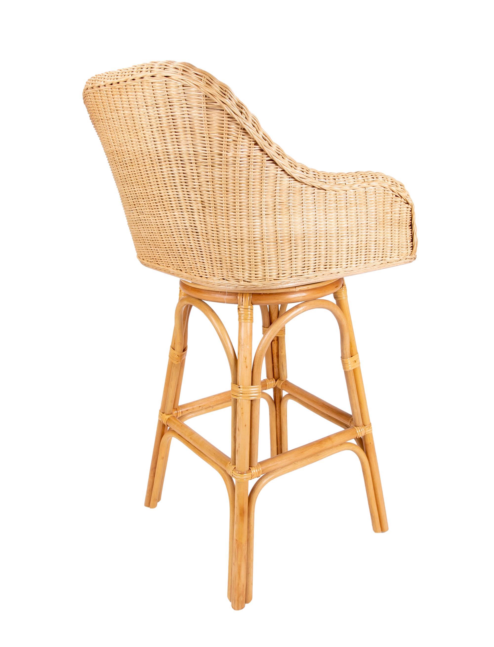 Pair of Two Upholstered Rattan and Wicker Bar stools with Sideways Movement In Good Condition For Sale In Marbella, ES