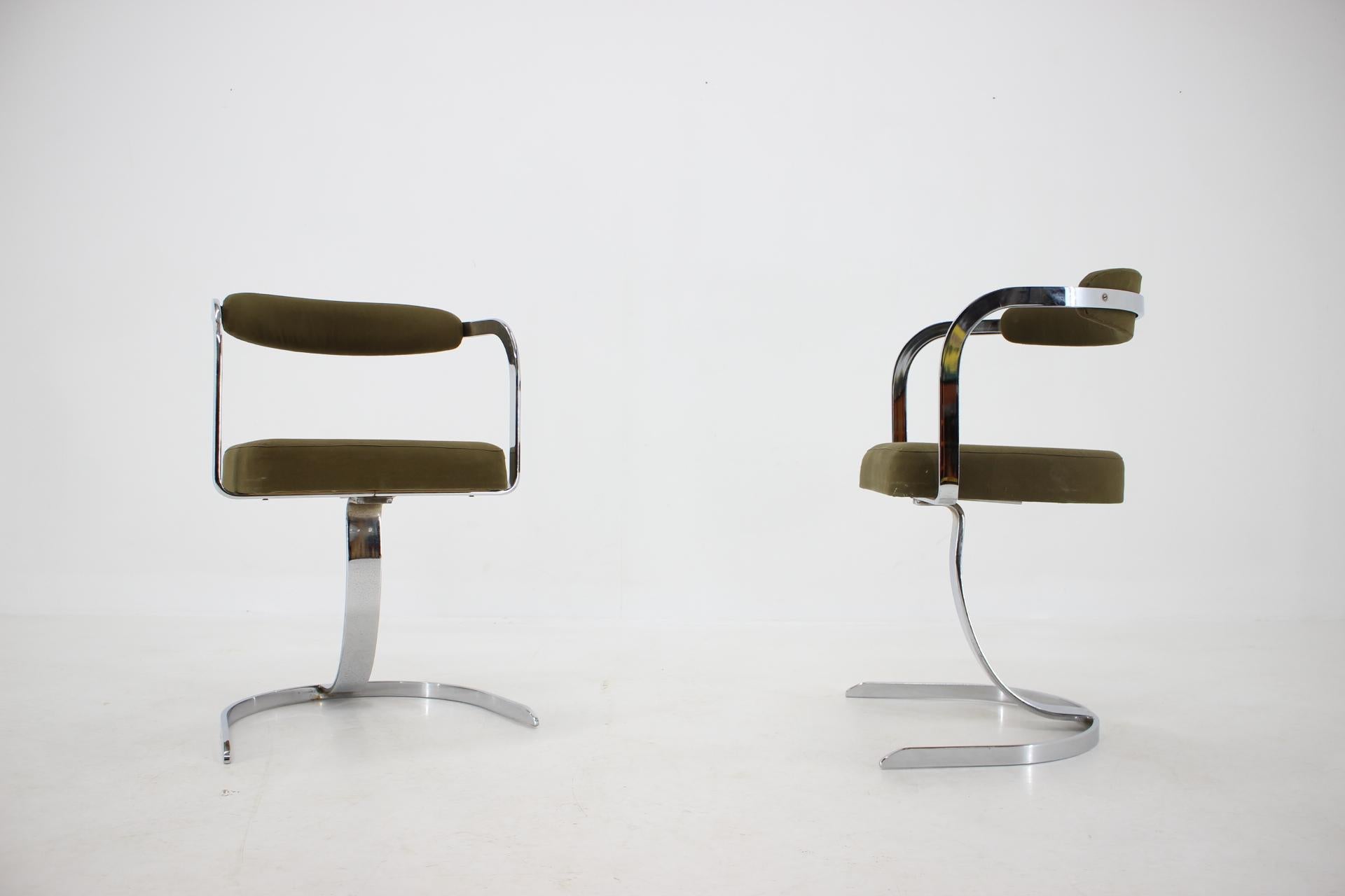 Pair of Two Very Special French Mid Century Space Age Dining Chairs, 1960s In Good Condition For Sale In Praha, CZ